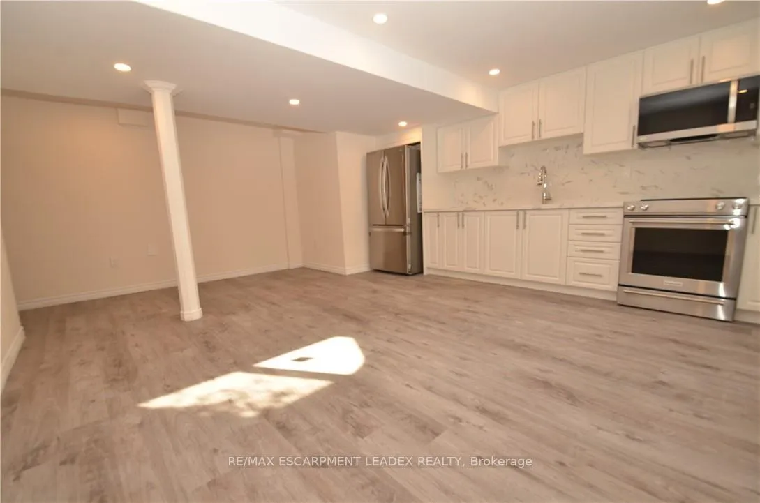 Photo 9 of Unit B, 4 Findlay Drive, Hamilton, Meadowlands — HOMEH