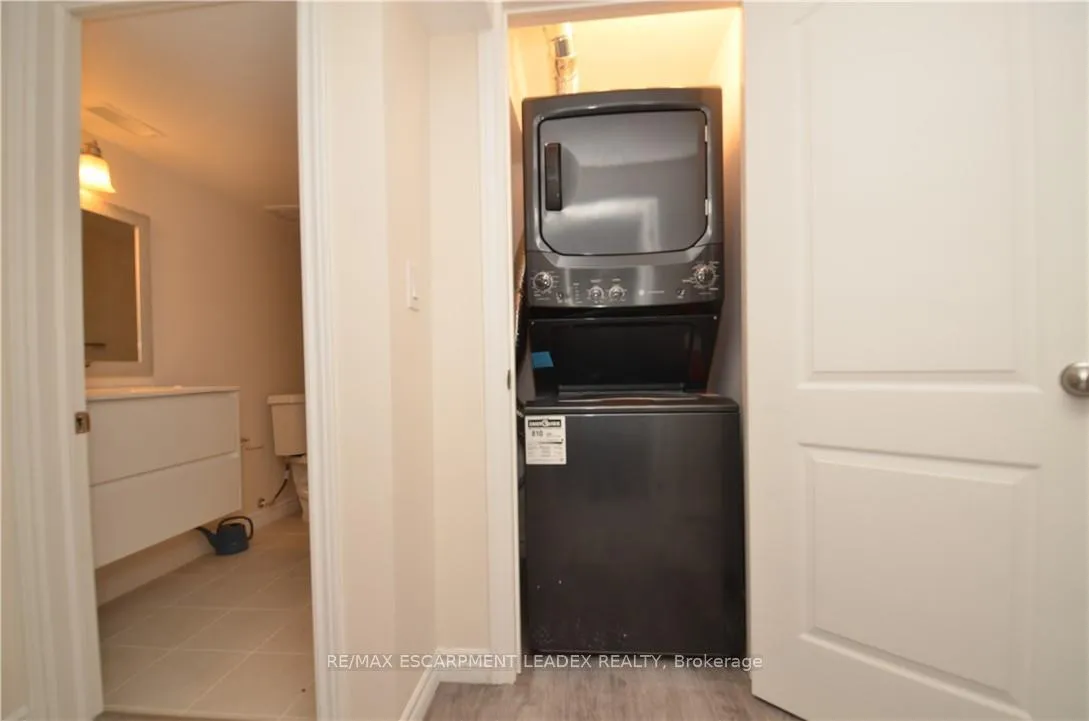 Photo 14 of Unit B, 4 Findlay Drive, Hamilton, Meadowlands — HOMEH