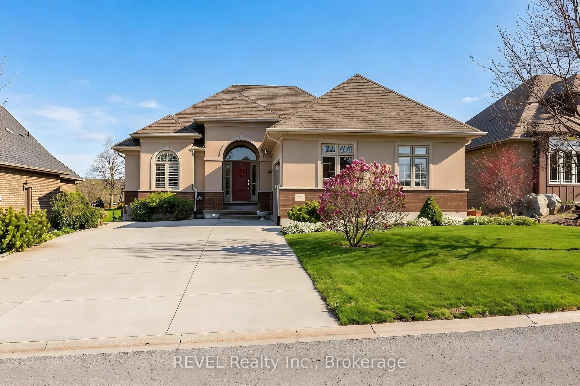 Photo 2 of 32 Magnolia Lane, Welland, Hwy 406/Welland — HOMEH