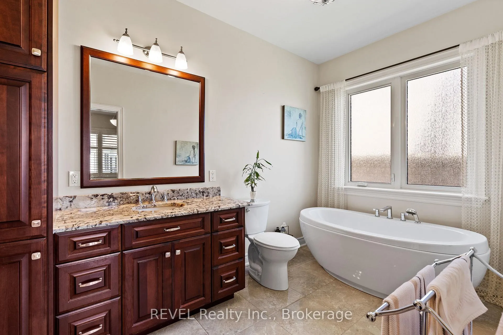 Photo 17 of 32 Magnolia Lane, Welland, Hwy 406/Welland — HOMEH