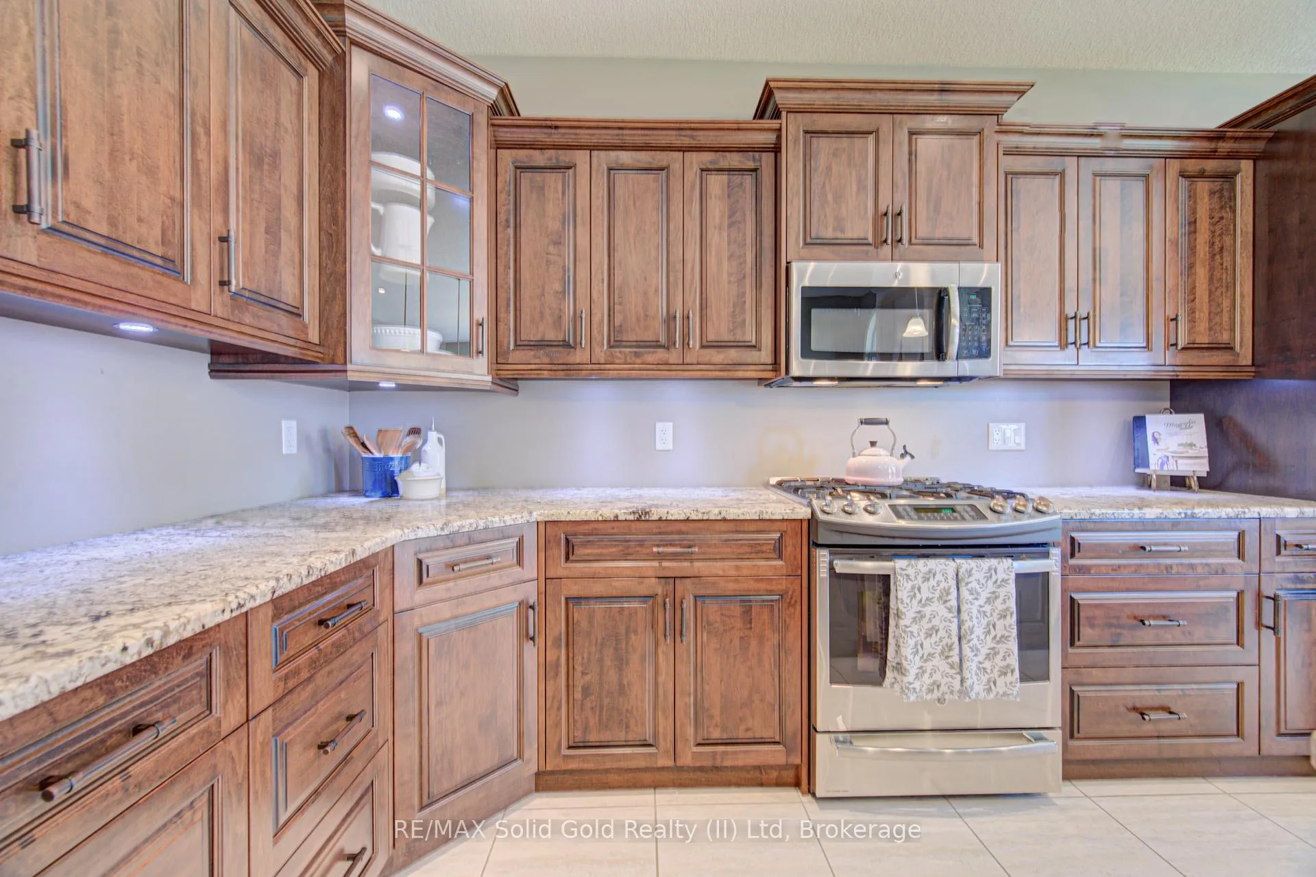 Photo 14 of 11 Gerber Meadows Drive, Wellesley — HOMEH