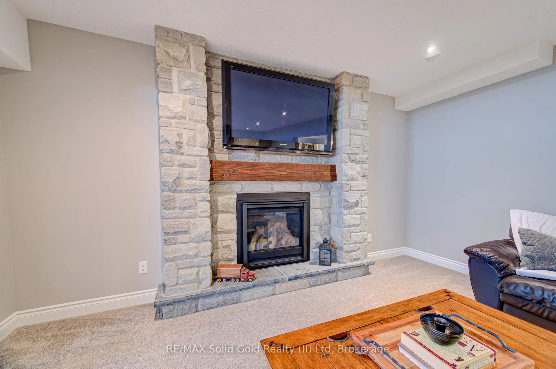 Photo 34 of 11 Gerber Meadows Drive, Wellesley — HOMEH