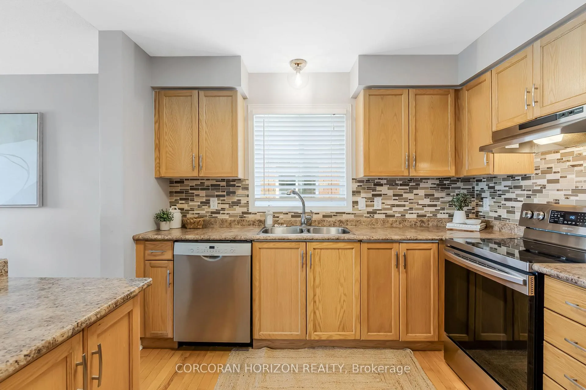 Photo 17 of 74 Elma Place, Cambridge — HOMEH