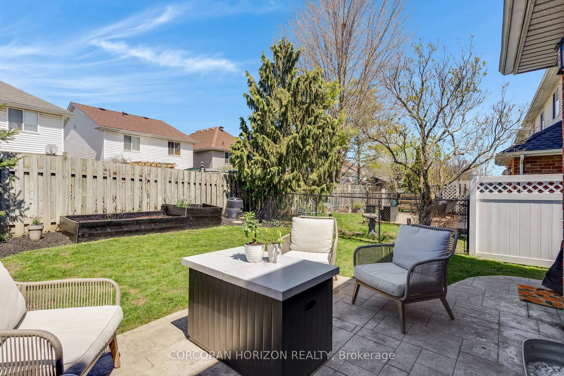 Photo 42 of 74 Elma Place, Cambridge — HOMEH