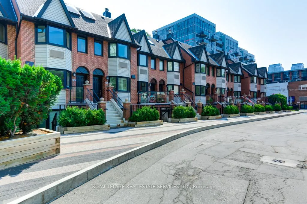Front of Unit 6B, 570 Wellington Street W