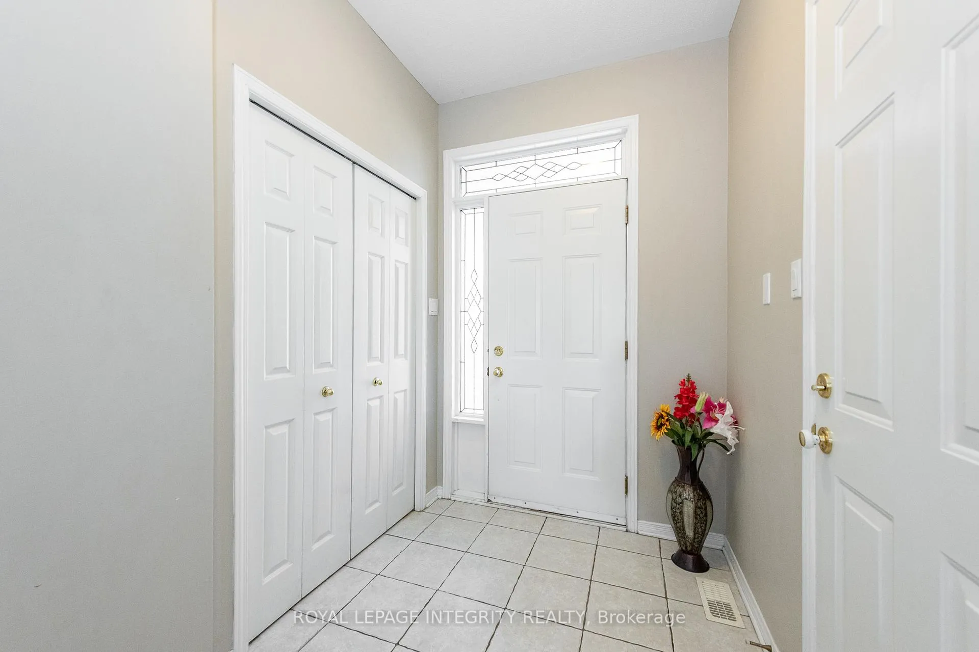 Photo 4 of 915 Schooner Crescent, Ottawa, Riverside South/Gloucester Glen — HOMEH