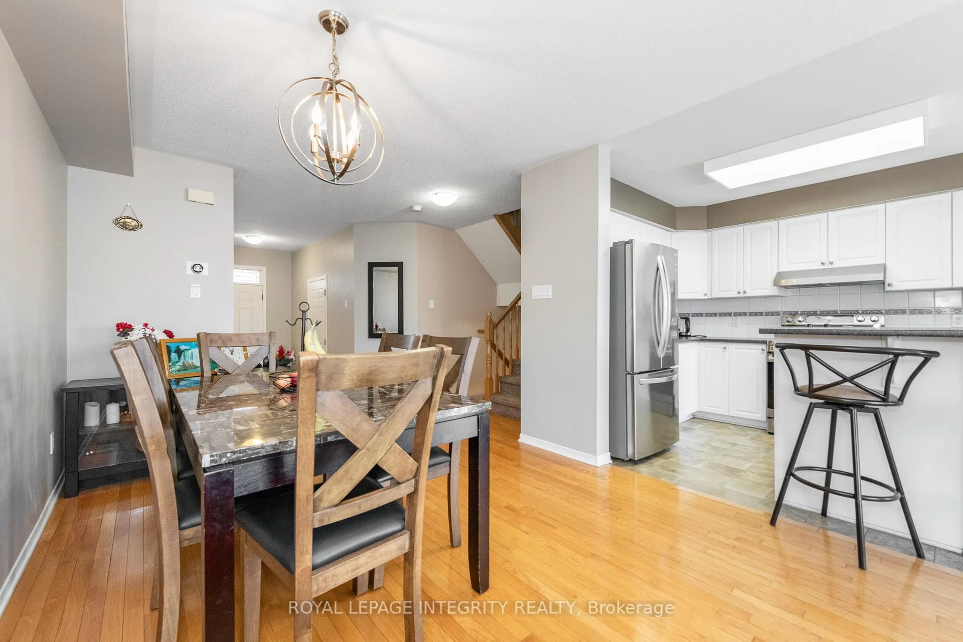 Photo 10 of 915 Schooner Crescent, Ottawa, Riverside South/Gloucester Glen — HOMEH