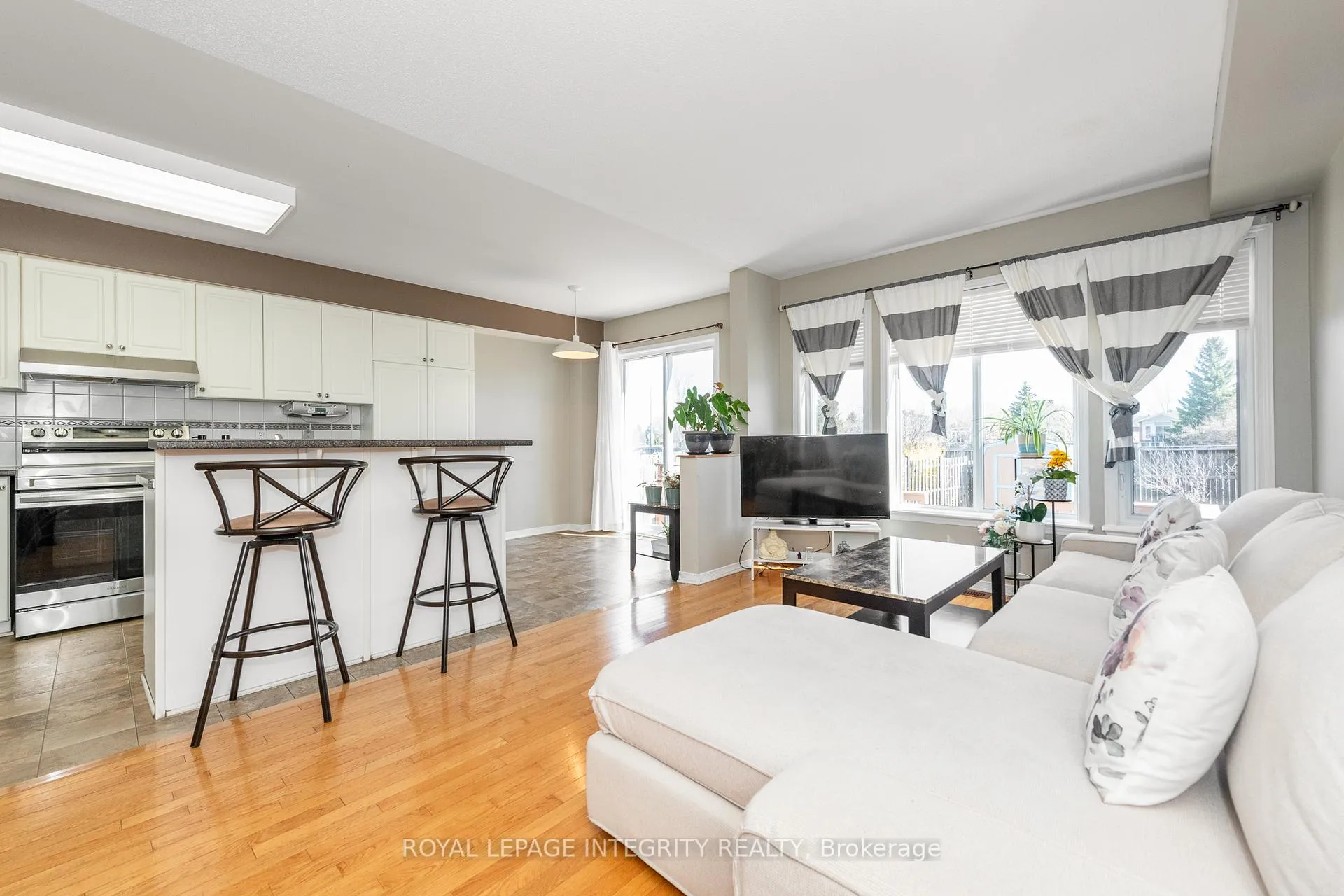 Photo 12 of 915 Schooner Crescent, Ottawa, Riverside South/Gloucester Glen — HOMEH