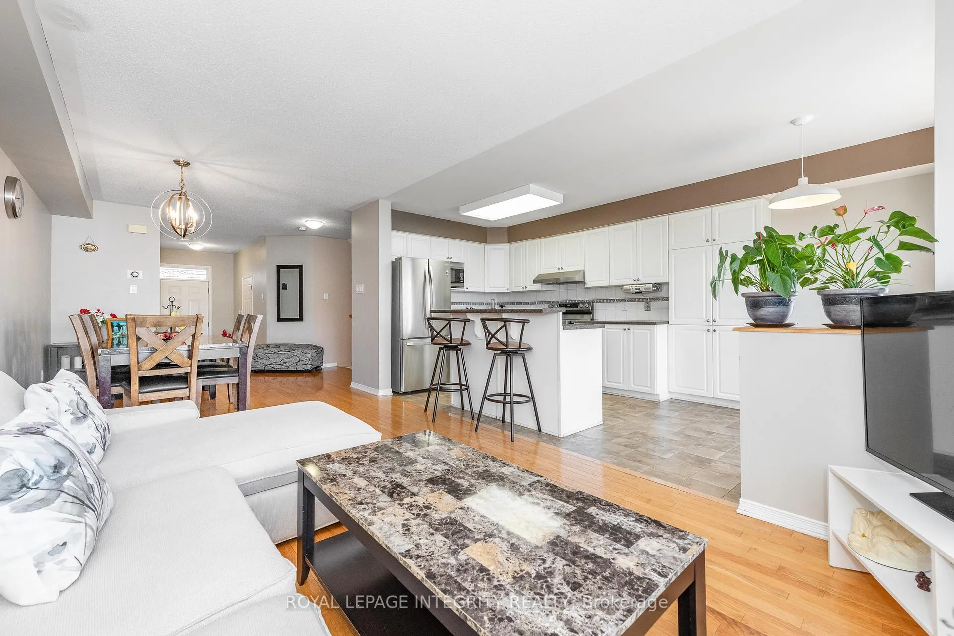 Photo 13 of 915 Schooner Crescent, Ottawa, Riverside South/Gloucester Glen — HOMEH