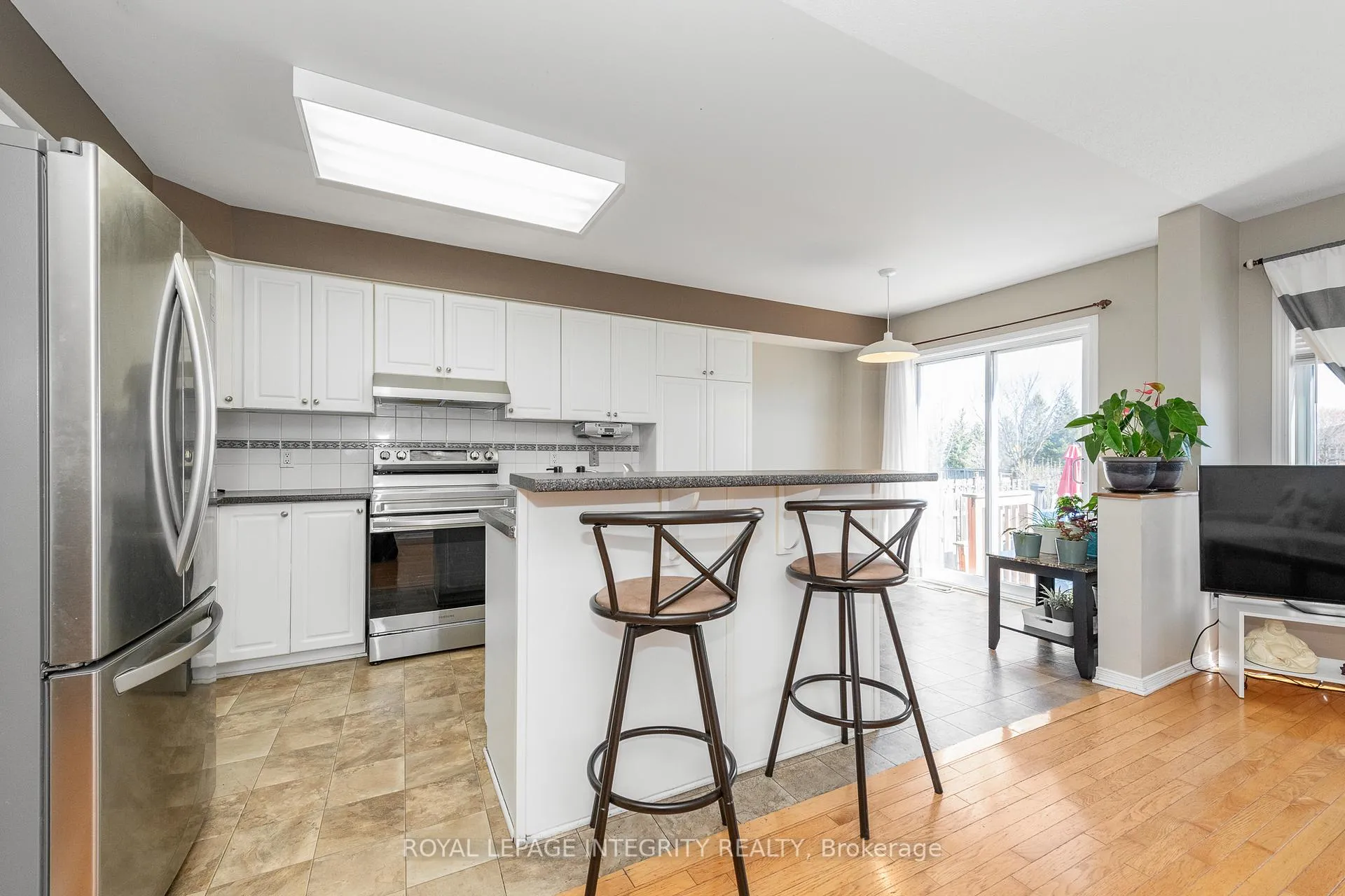 Photo 14 of 915 Schooner Crescent, Ottawa, Riverside South/Gloucester Glen — HOMEH