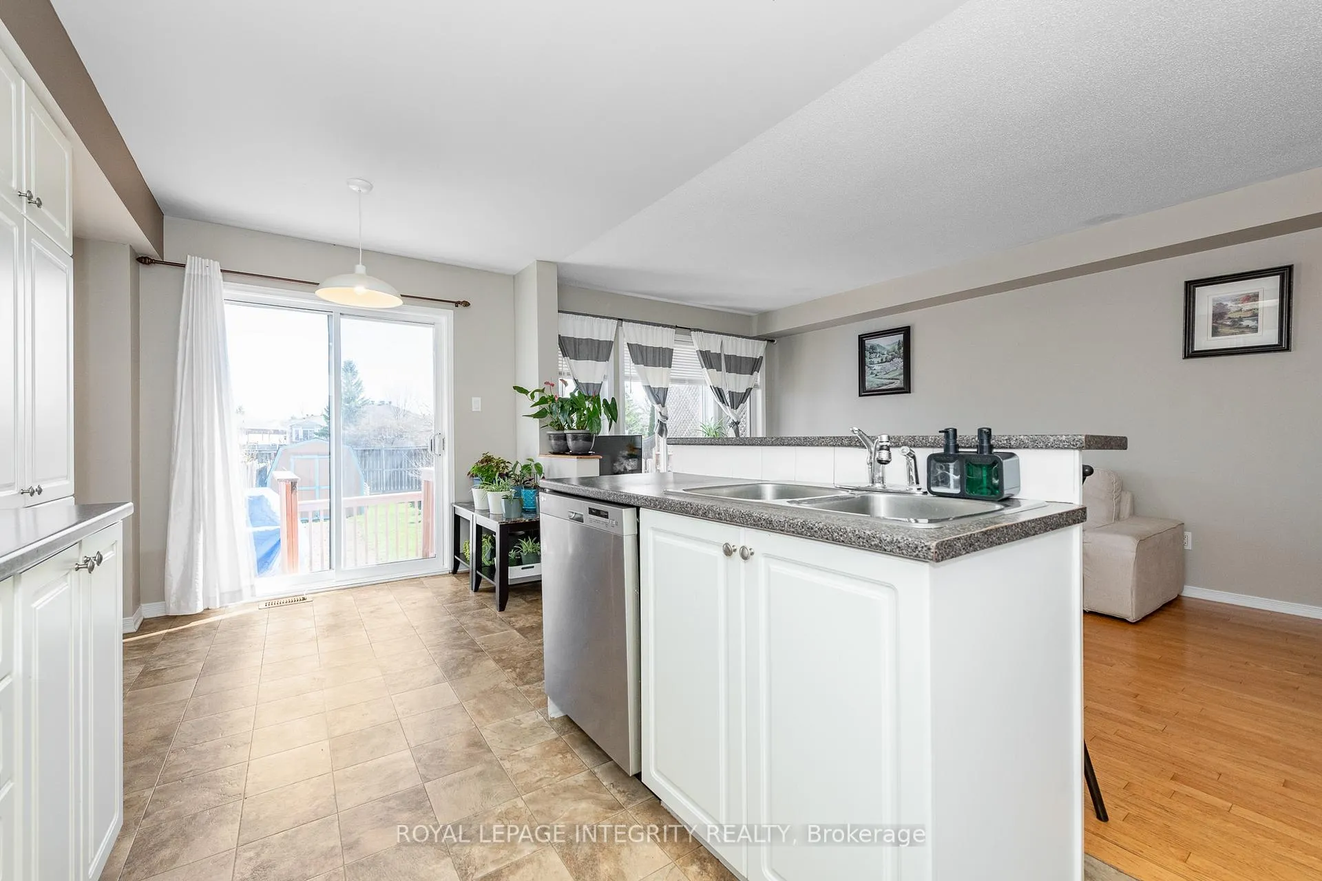 Photo 17 of 915 Schooner Crescent, Ottawa, Riverside South/Gloucester Glen — HOMEH