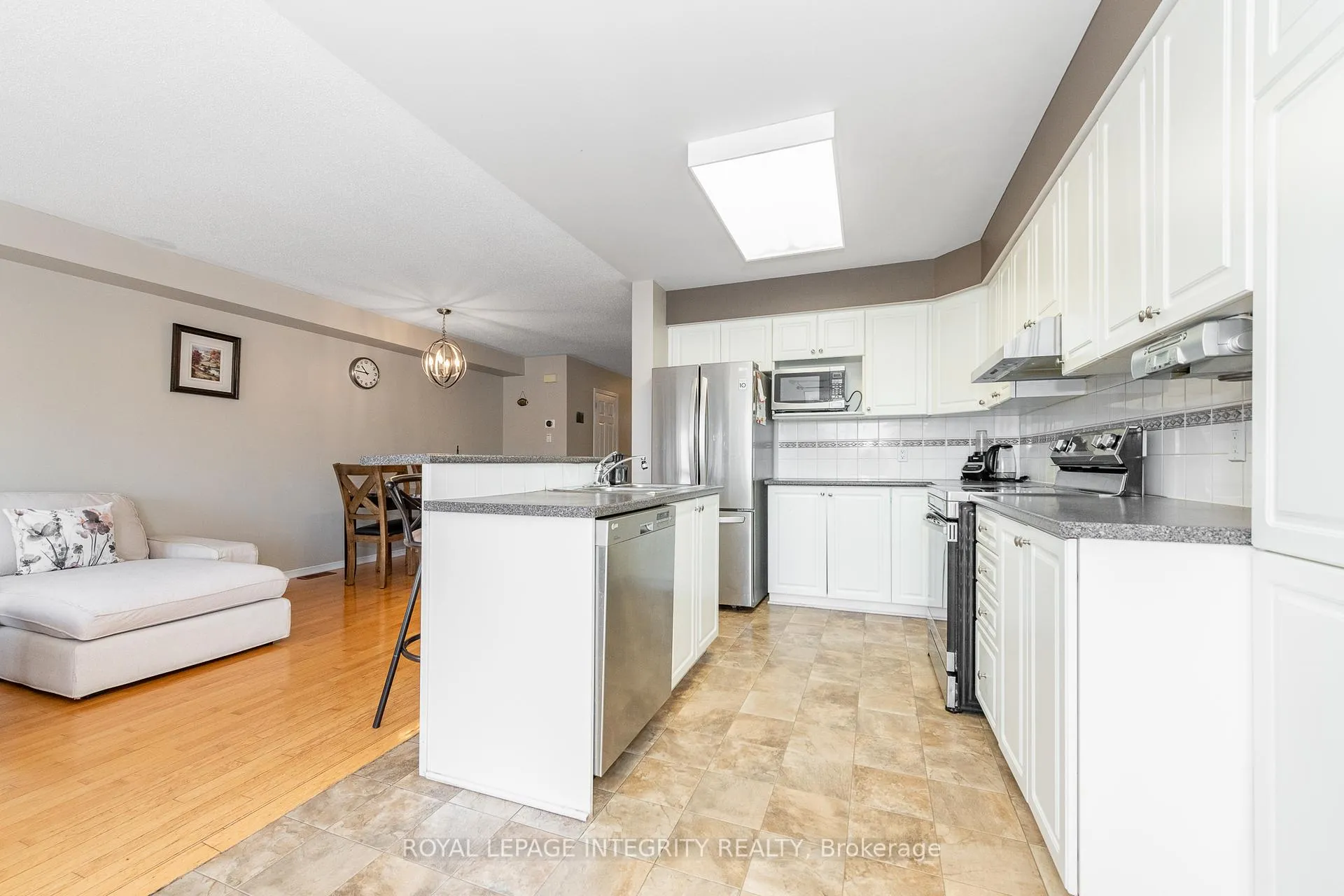 Photo 19 of 915 Schooner Crescent, Ottawa, Riverside South/Gloucester Glen — HOMEH