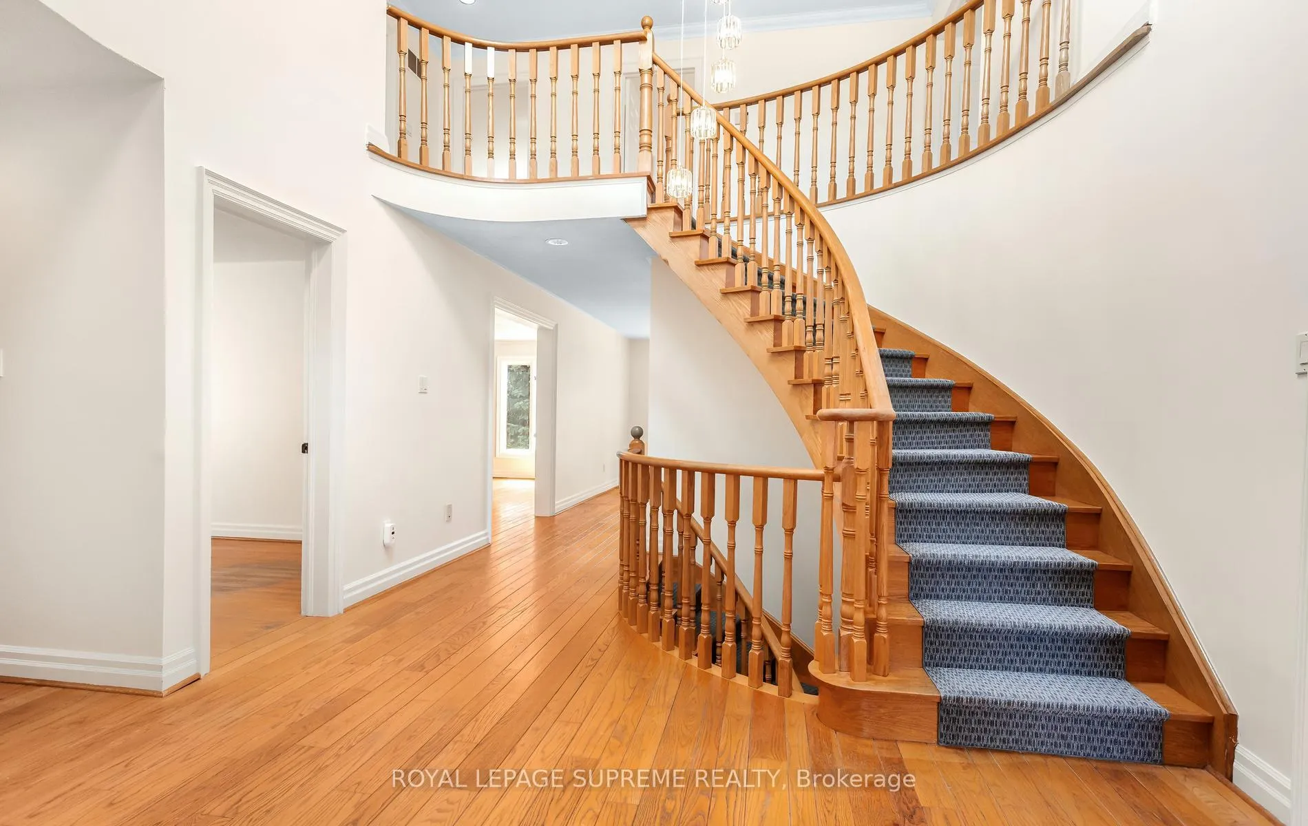 Photo 3 of 31 Donalbert Road, Etobicoke, Islington-City Centre West — HOMEH