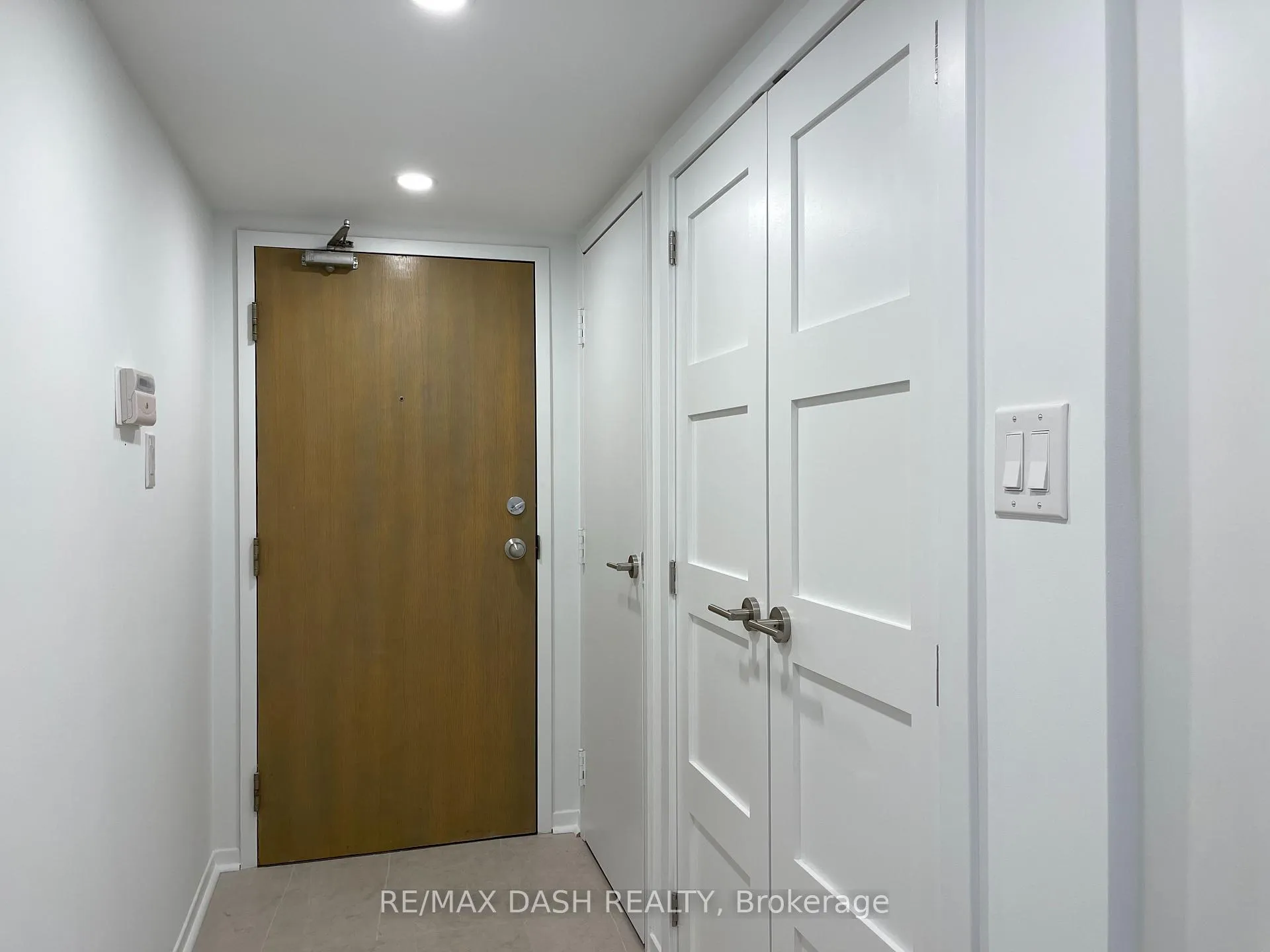 Photo 4 of Unit 414, 1001 Bay Street, Toronto, Bay Street Corridor — HOMEH