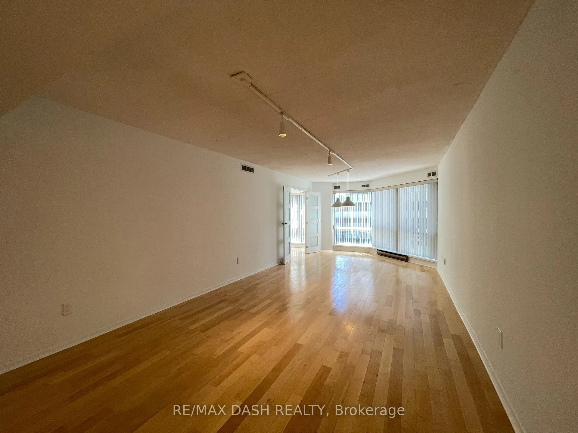 Photo 6 of Unit 414, 1001 Bay Street, Toronto, Bay Street Corridor — HOMEH
