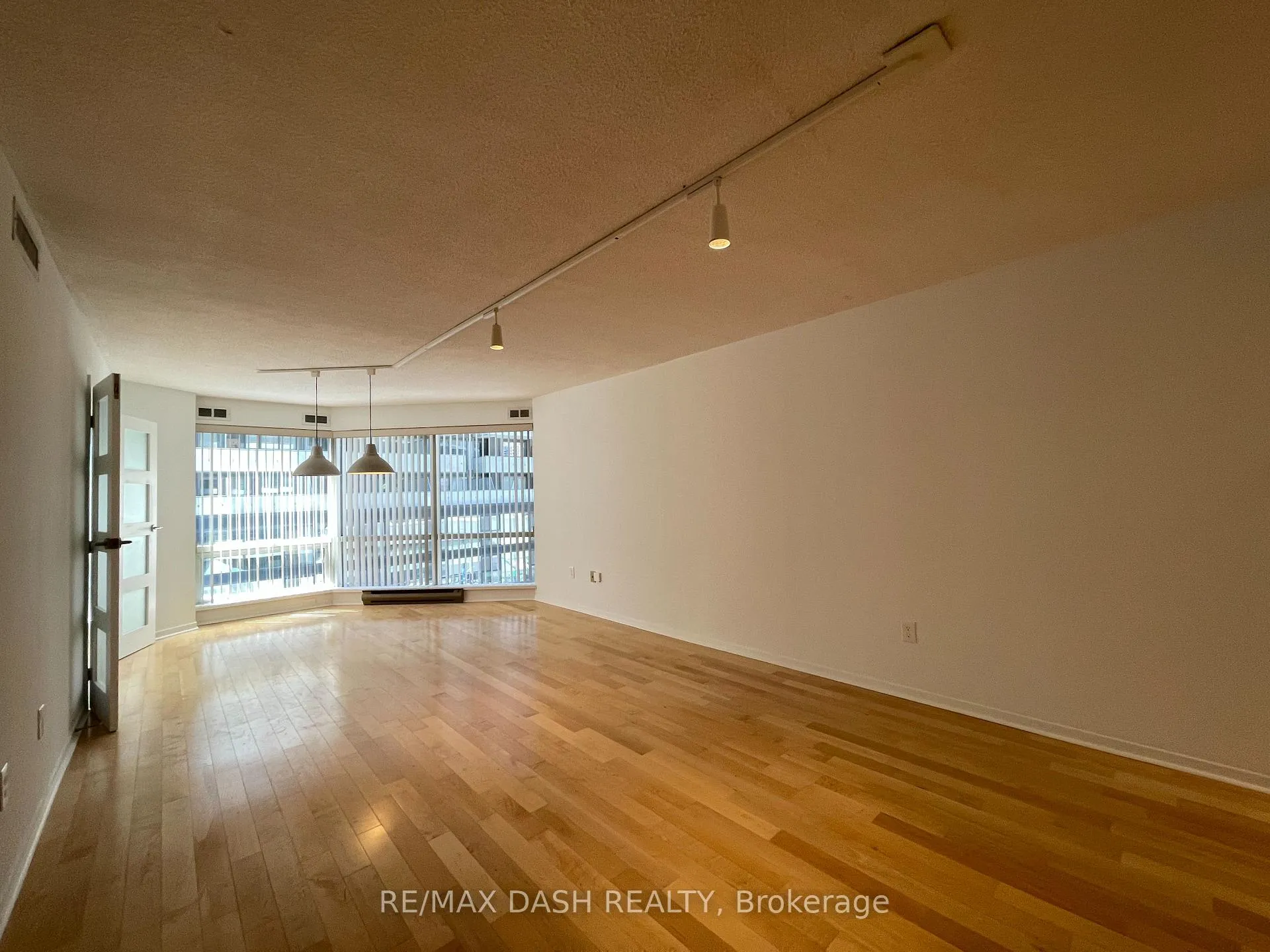 Photo 7 of Unit 414, 1001 Bay Street, Toronto, Bay Street Corridor — HOMEH