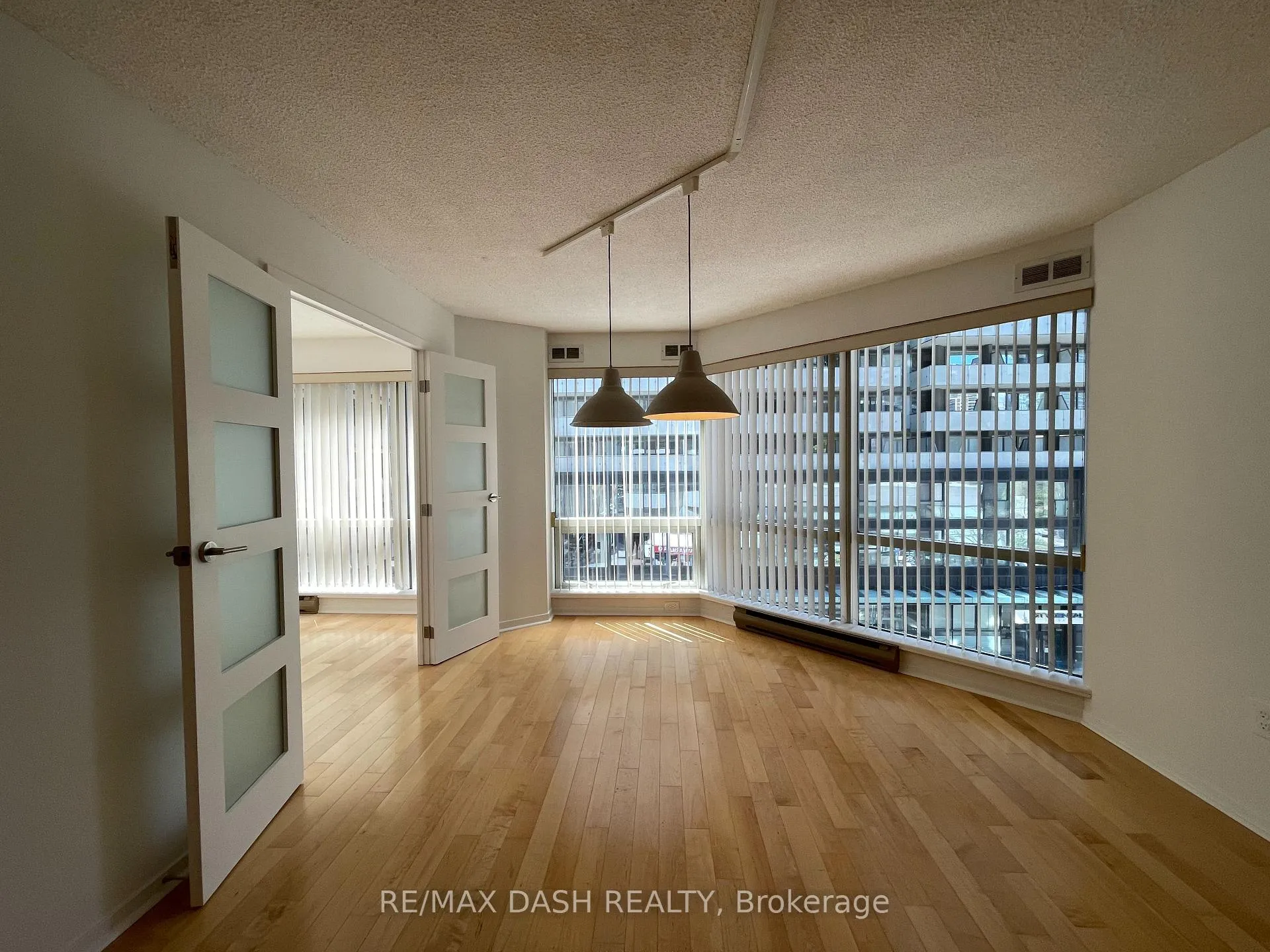 Photo 8 of Unit 414, 1001 Bay Street, Toronto, Bay Street Corridor — HOMEH