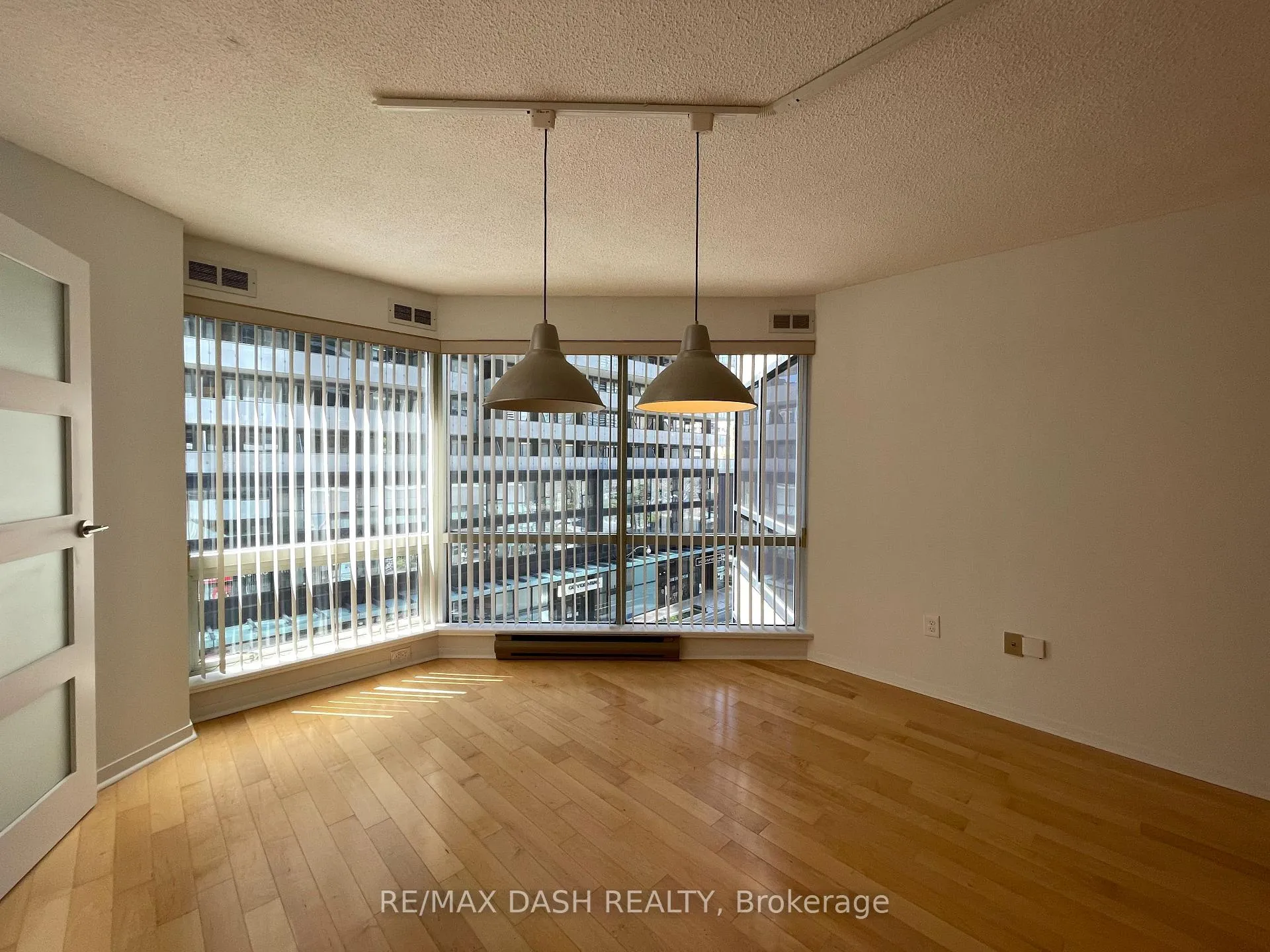 Photo 9 of Unit 414, 1001 Bay Street, Toronto, Bay Street Corridor — HOMEH
