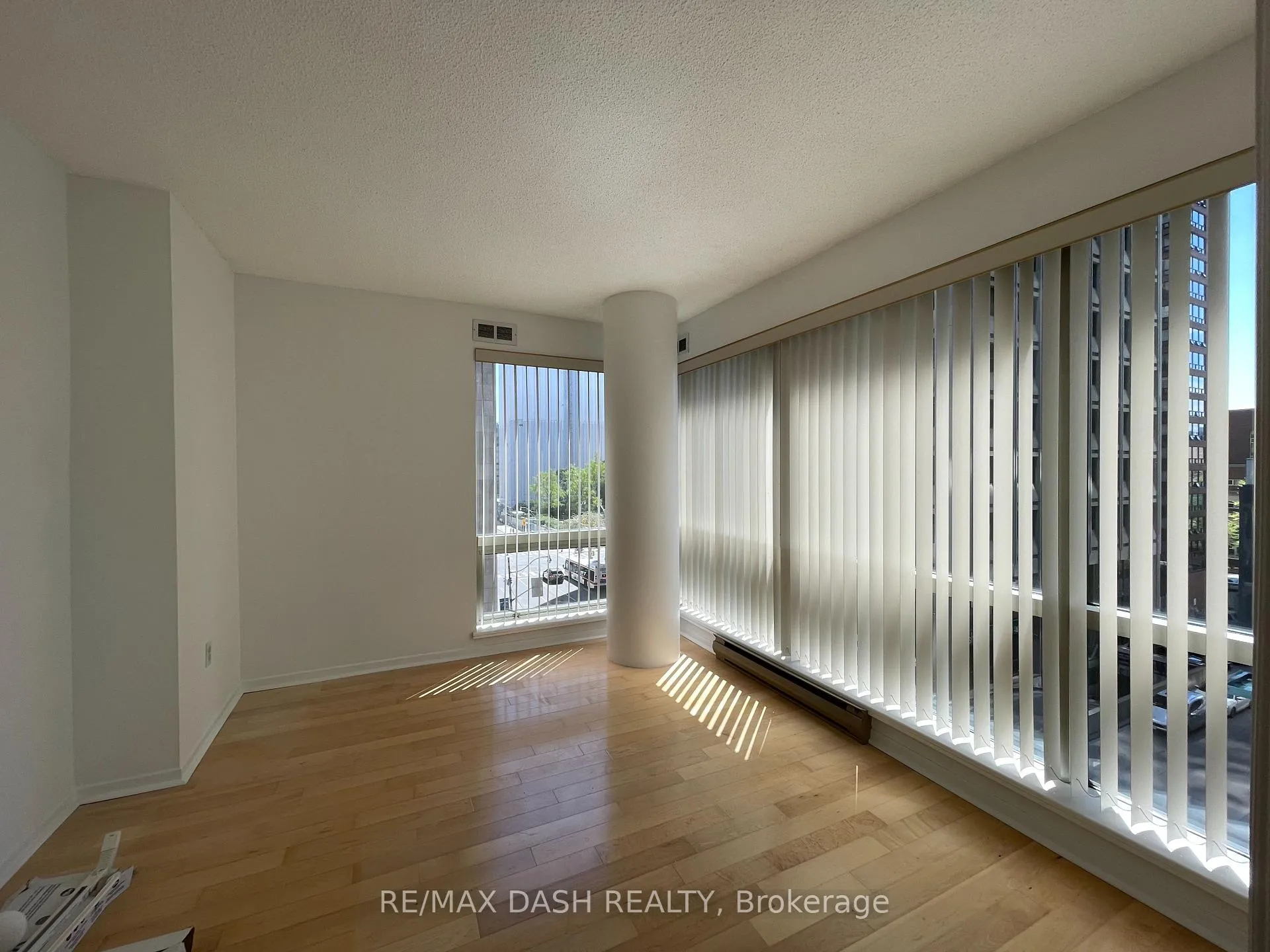 Photo 10 of Unit 414, 1001 Bay Street, Toronto, Bay Street Corridor — HOMEH