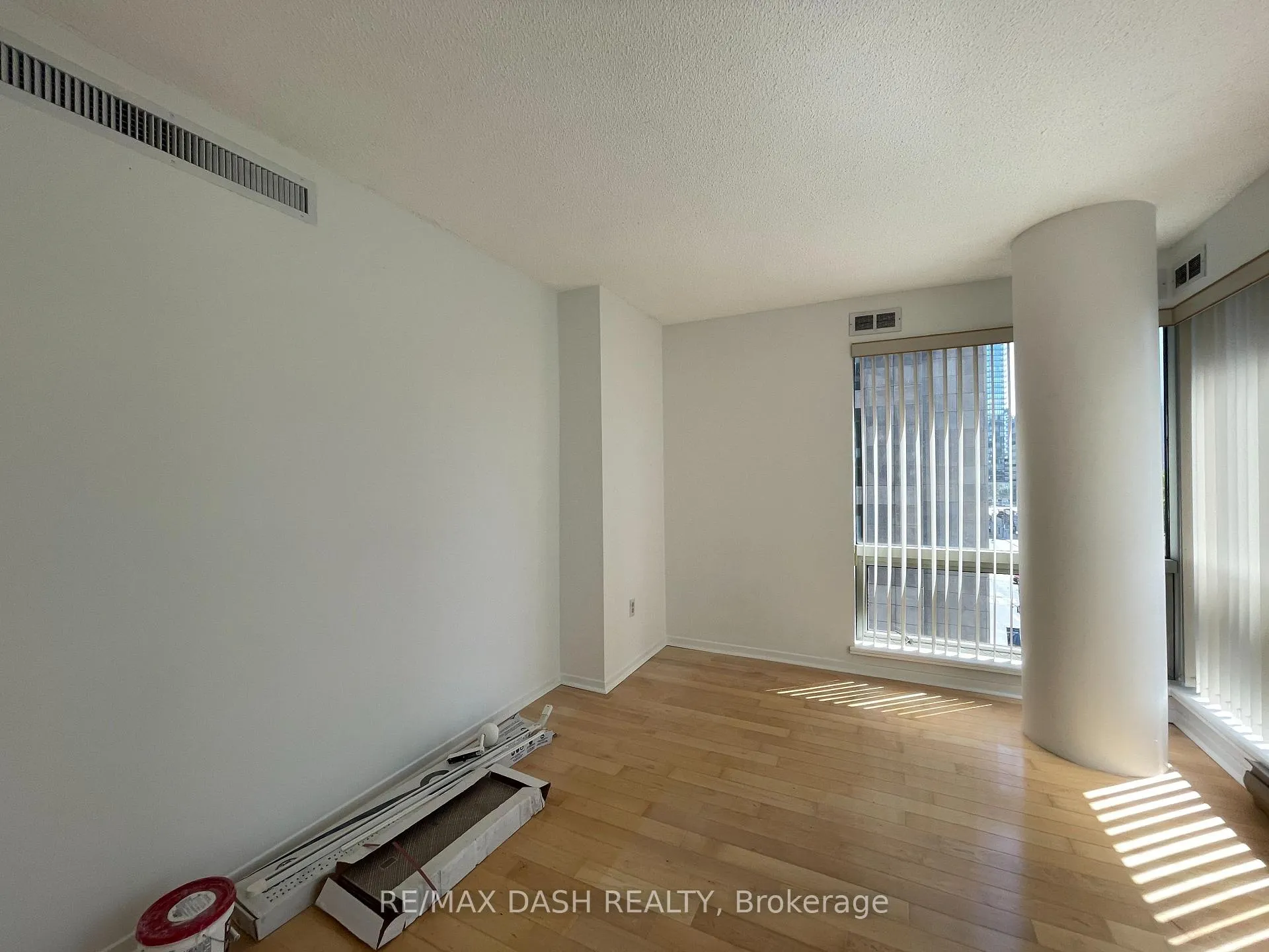 Photo 11 of Unit 414, 1001 Bay Street, Toronto, Bay Street Corridor — HOMEH