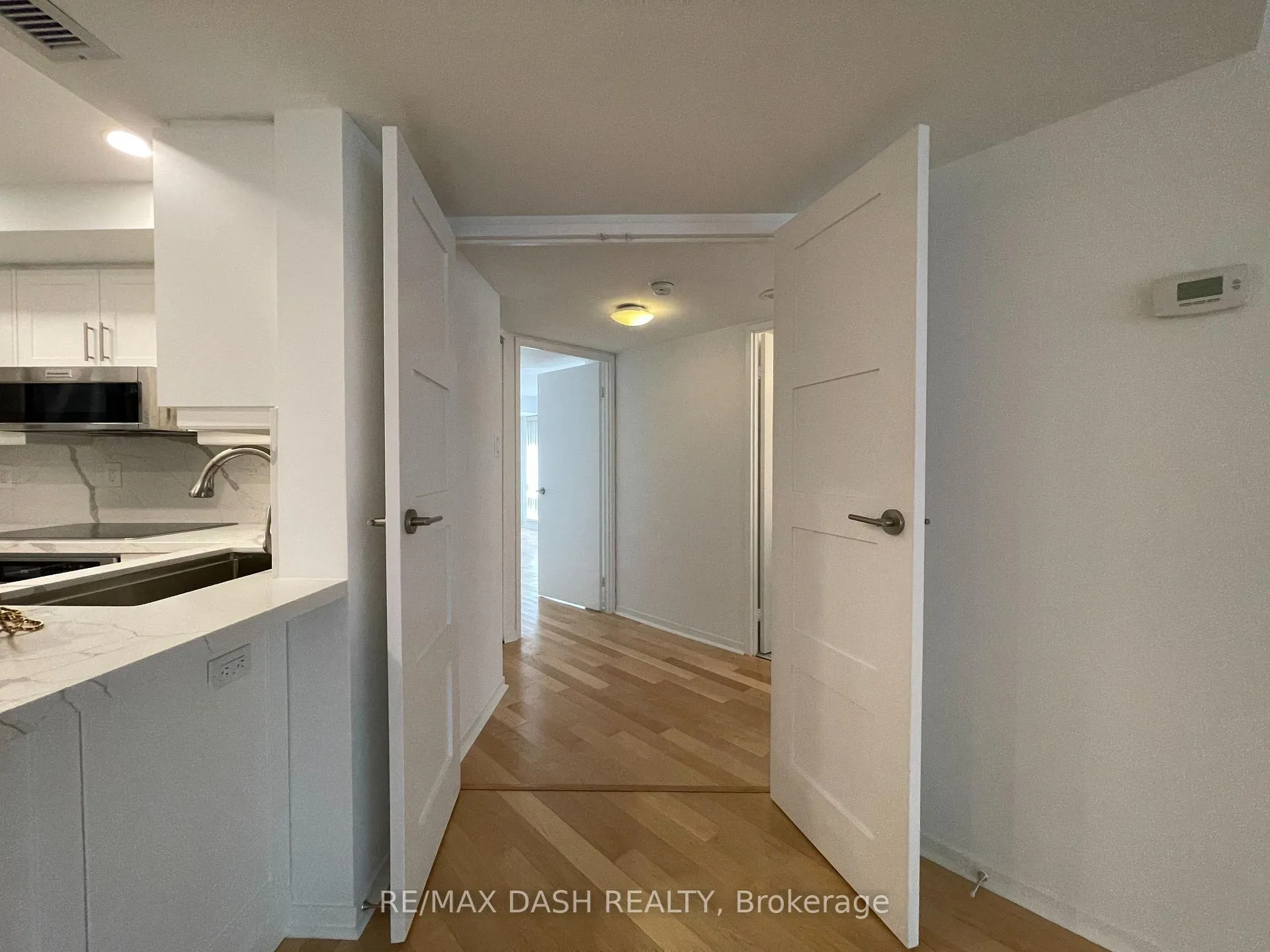 Photo 14 of Unit 414, 1001 Bay Street, Toronto, Bay Street Corridor — HOMEH