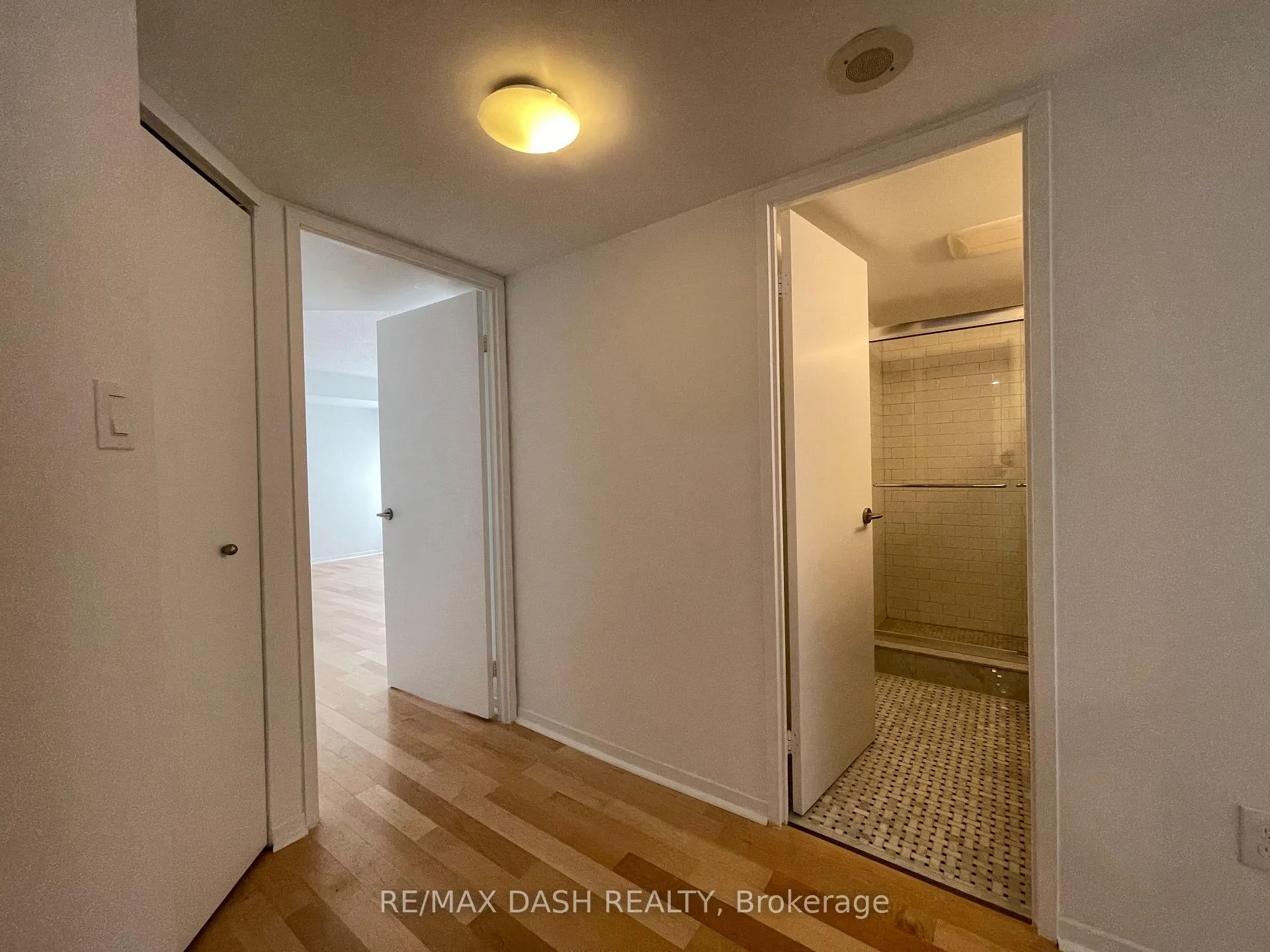 Photo 15 of Unit 414, 1001 Bay Street, Toronto, Bay Street Corridor — HOMEH