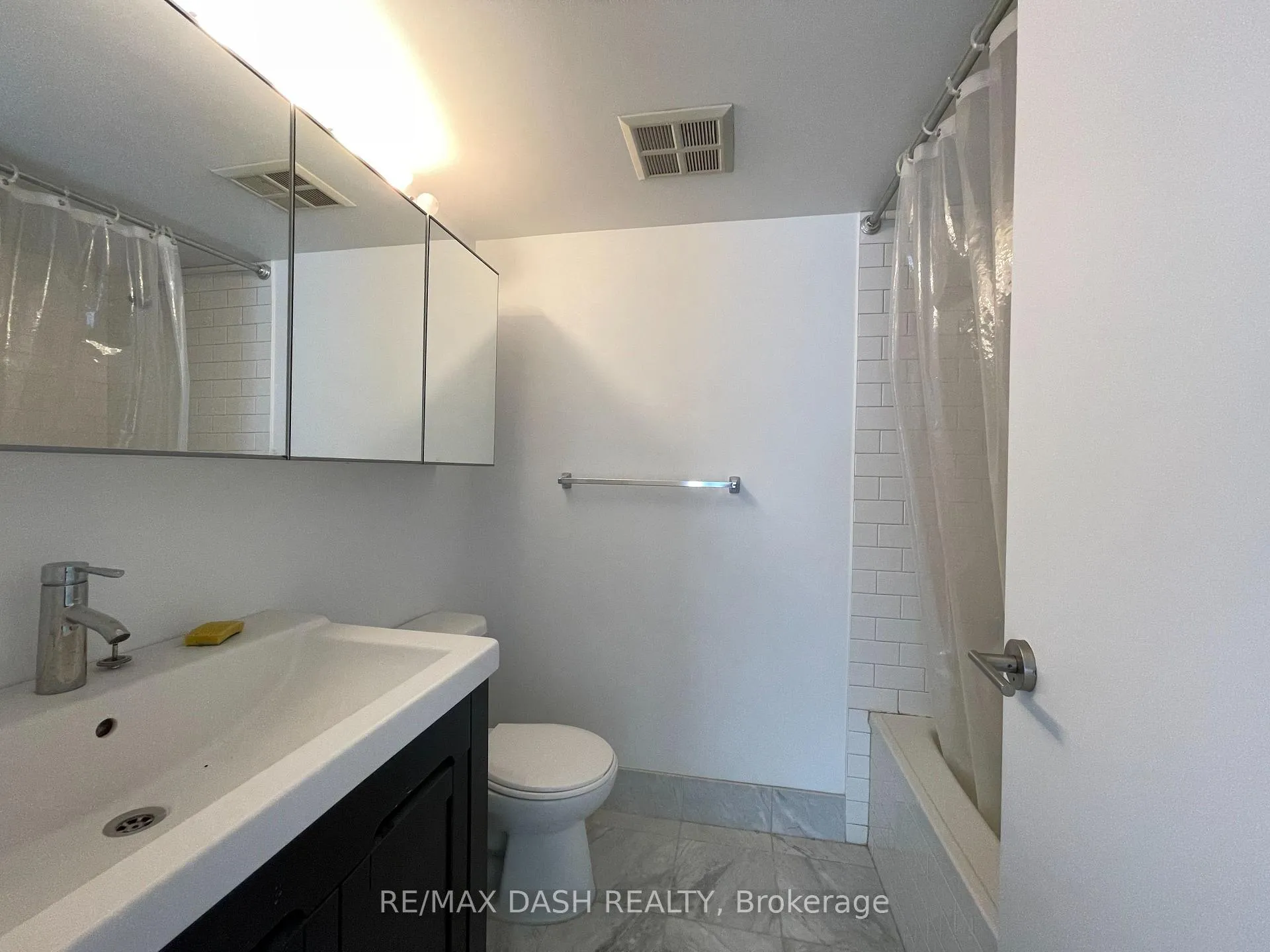Photo 21 of Unit 414, 1001 Bay Street, Toronto, Bay Street Corridor — HOMEH