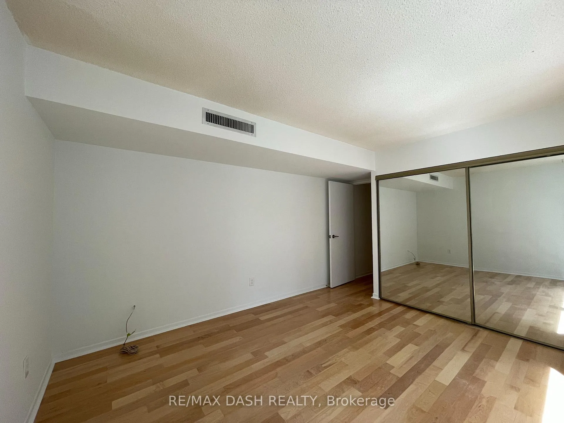 Photo 25 of Unit 414, 1001 Bay Street, Toronto, Bay Street Corridor — HOMEH