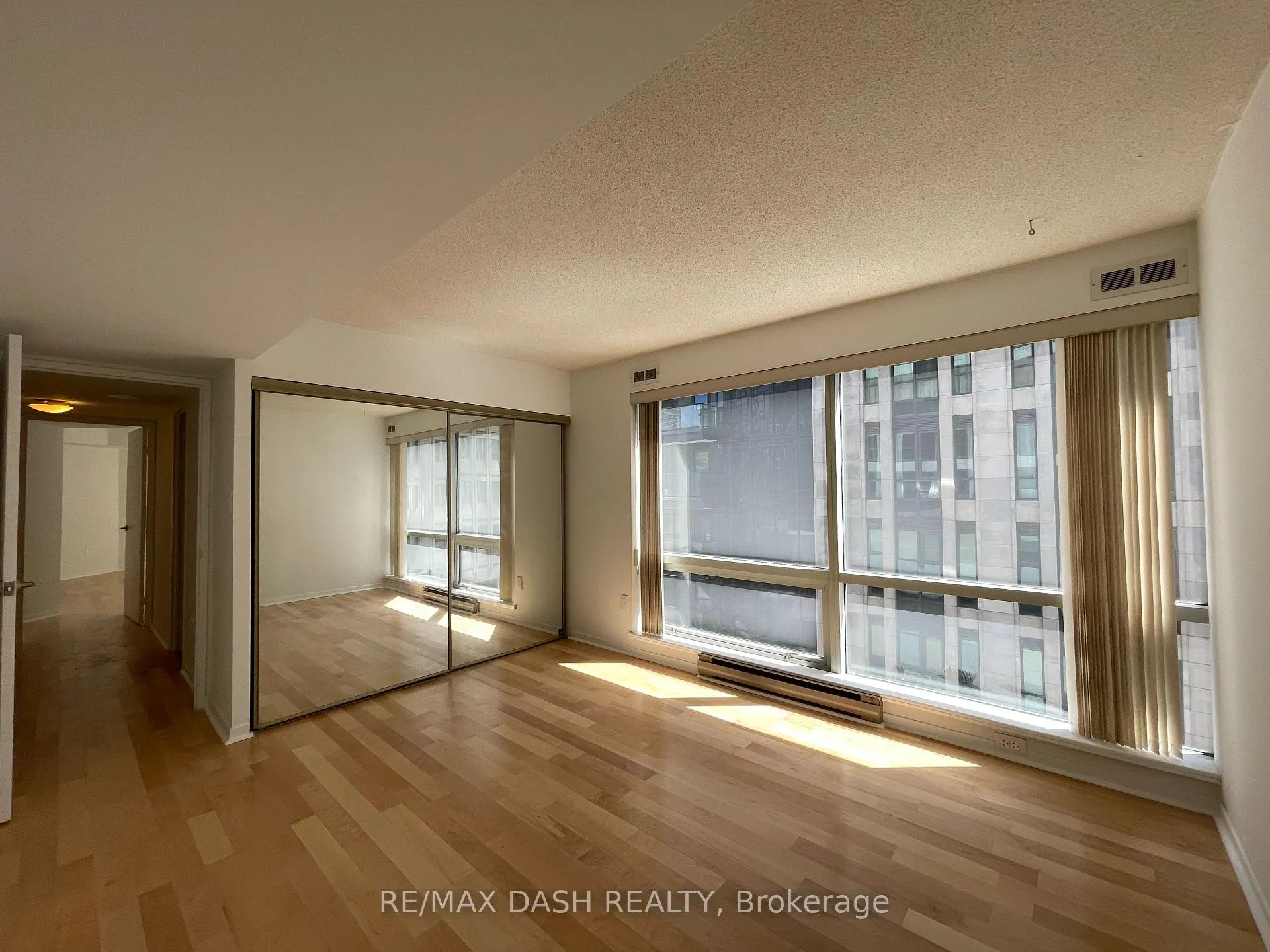 Photo 26 of Unit 414, 1001 Bay Street, Toronto, Bay Street Corridor — HOMEH