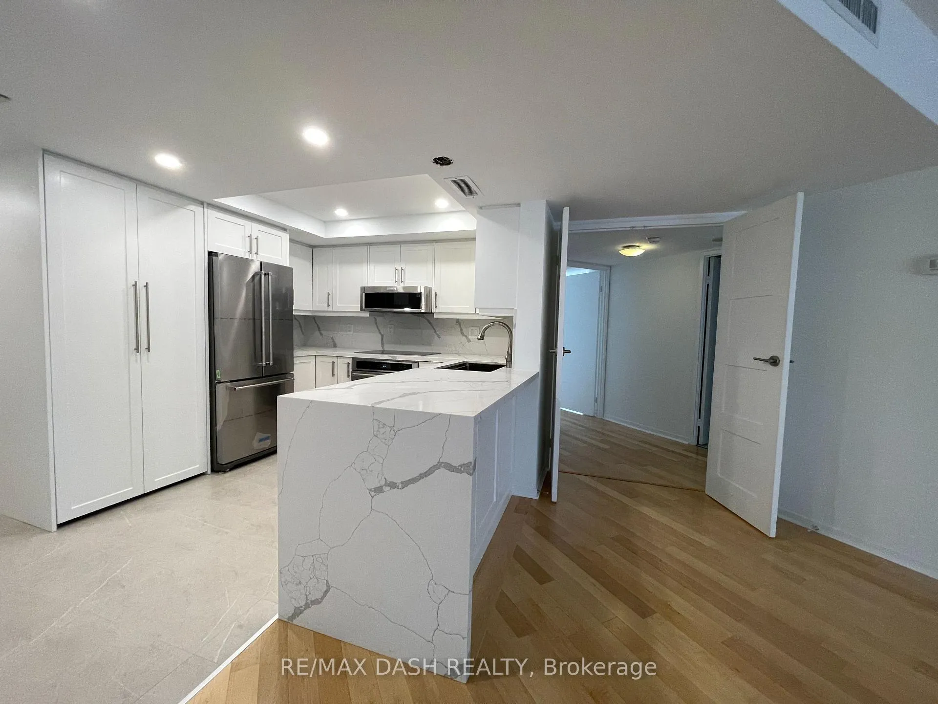 Photo 27 of Unit 414, 1001 Bay Street, Toronto, Bay Street Corridor — HOMEH