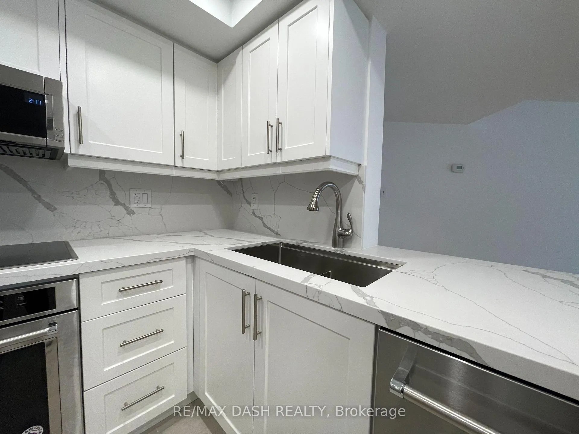 Photo 31 of Unit 414, 1001 Bay Street, Toronto, Bay Street Corridor — HOMEH