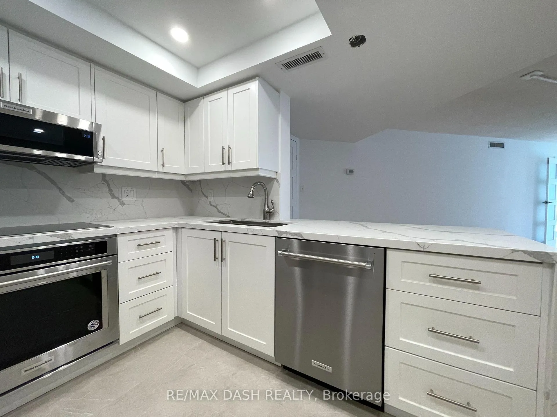 Photo 36 of Unit 414, 1001 Bay Street, Toronto, Bay Street Corridor — HOMEH