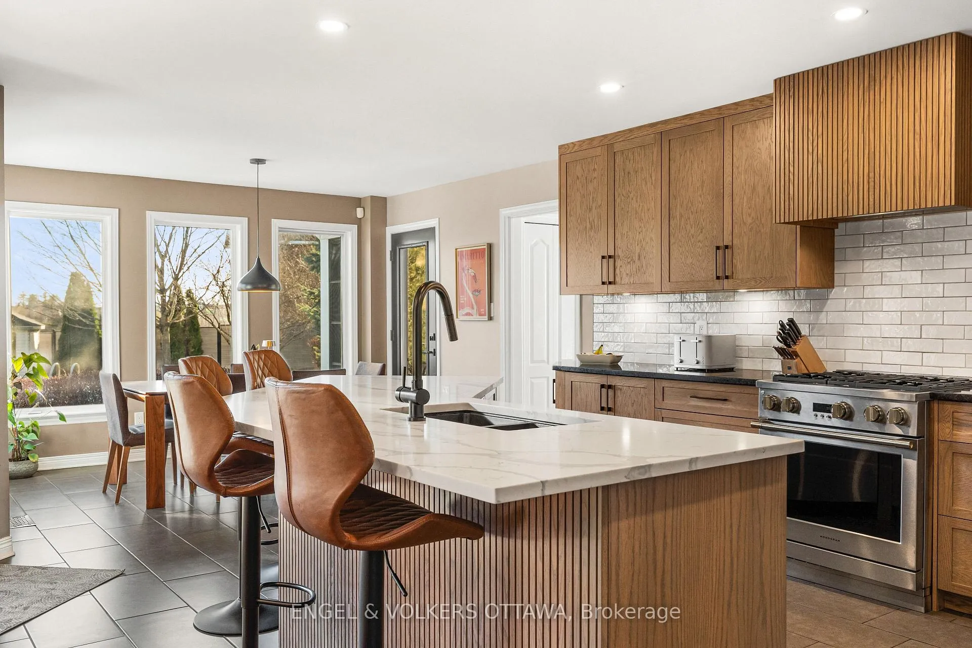 Photo 10 of 32 Barcham Crescent, Ottawa, Barrhaven - Hearts Desire — HOMEH