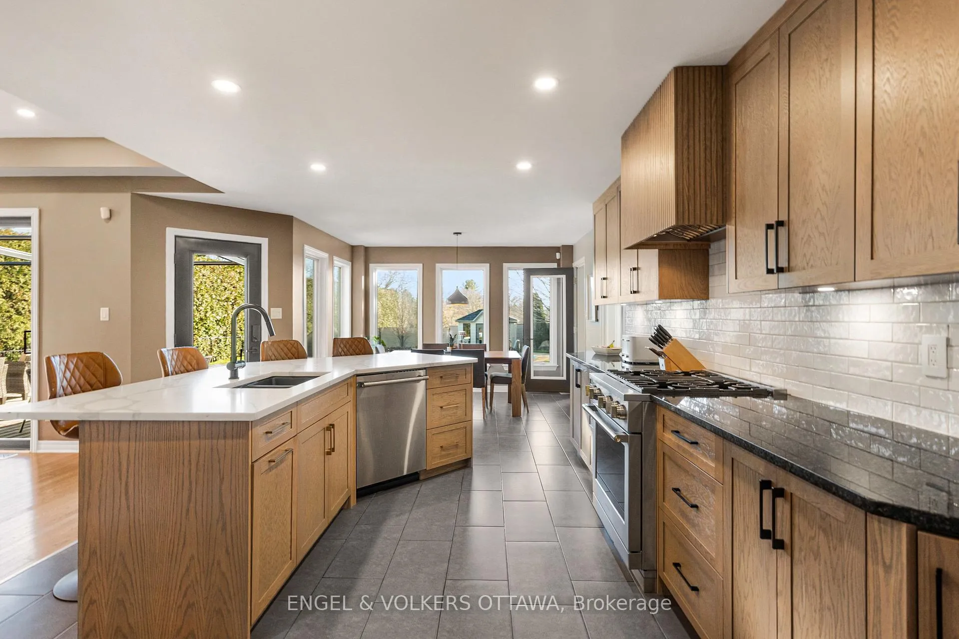 Photo 13 of 32 Barcham Crescent, Ottawa, Barrhaven - Hearts Desire — HOMEH