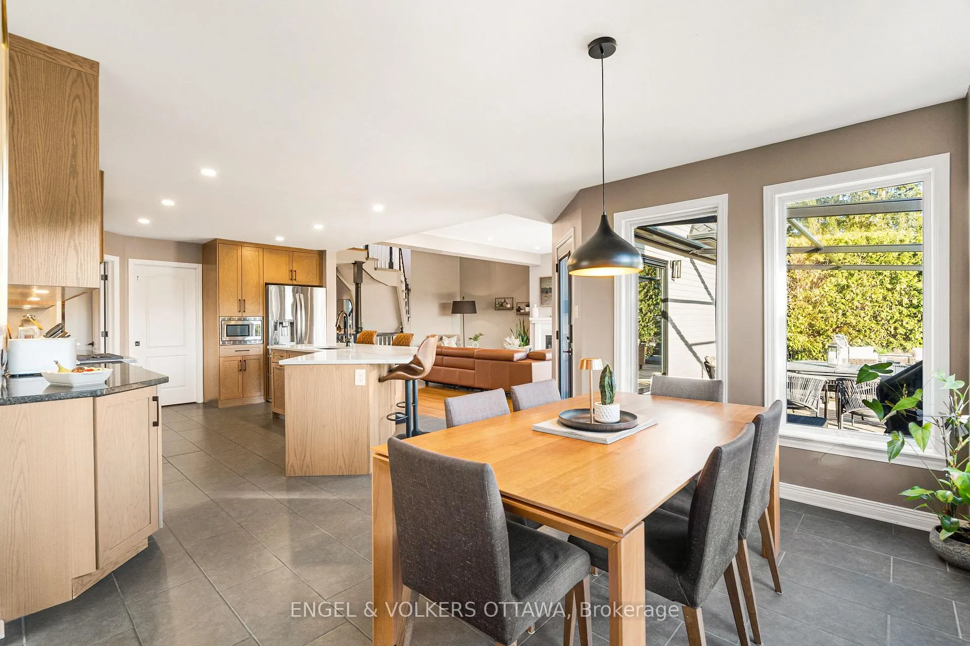Photo 14 of 32 Barcham Crescent, Ottawa, Barrhaven - Hearts Desire — HOMEH