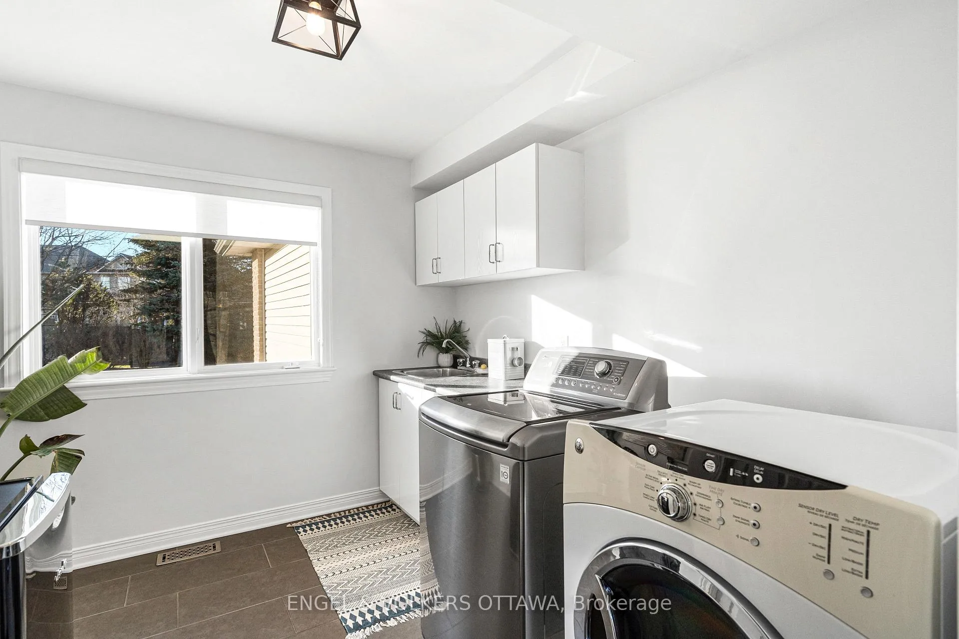 Photo 18 of 32 Barcham Crescent, Ottawa, Barrhaven - Hearts Desire — HOMEH