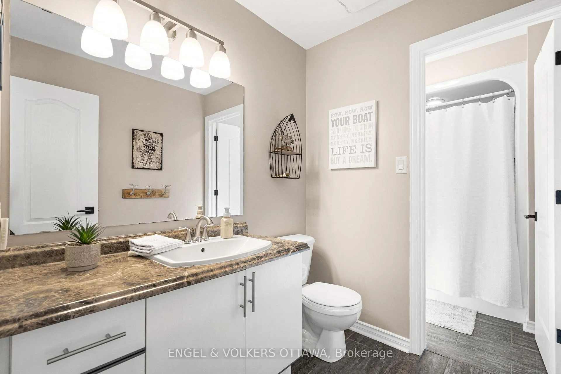 Photo 29 of 32 Barcham Crescent, Ottawa, Barrhaven - Hearts Desire — HOMEH