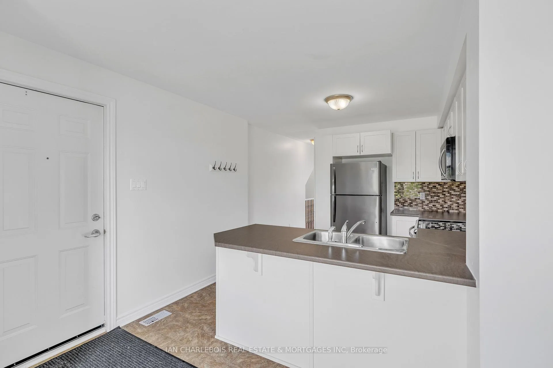 Photo 3 of Unit 10, 2382 Esprit Drive, Ottawa, Avalon East — HOMEH