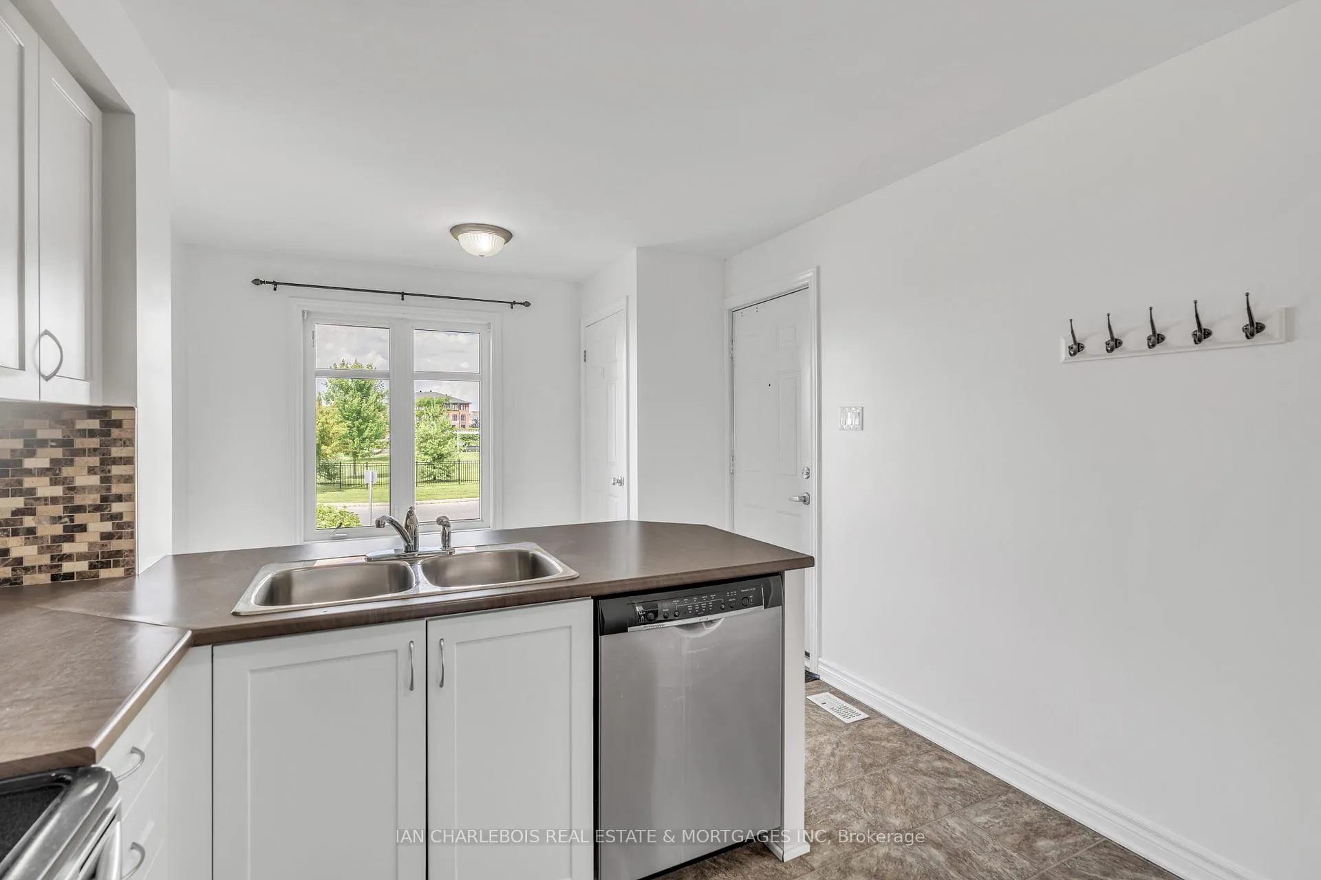Photo 4 of Unit 10, 2382 Esprit Drive, Ottawa, Avalon East — HOMEH