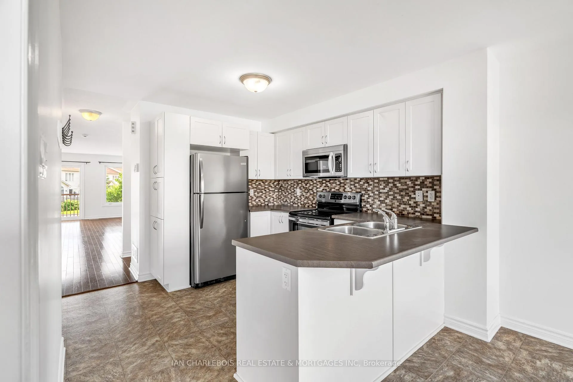 Photo 5 of Unit 10, 2382 Esprit Drive, Ottawa, Avalon East — HOMEH