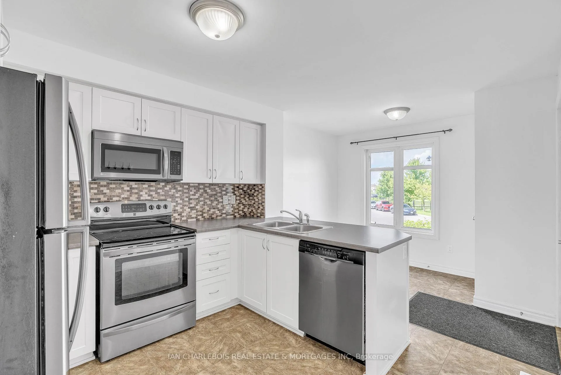Photo 6 of Unit 10, 2382 Esprit Drive, Ottawa, Avalon East — HOMEH