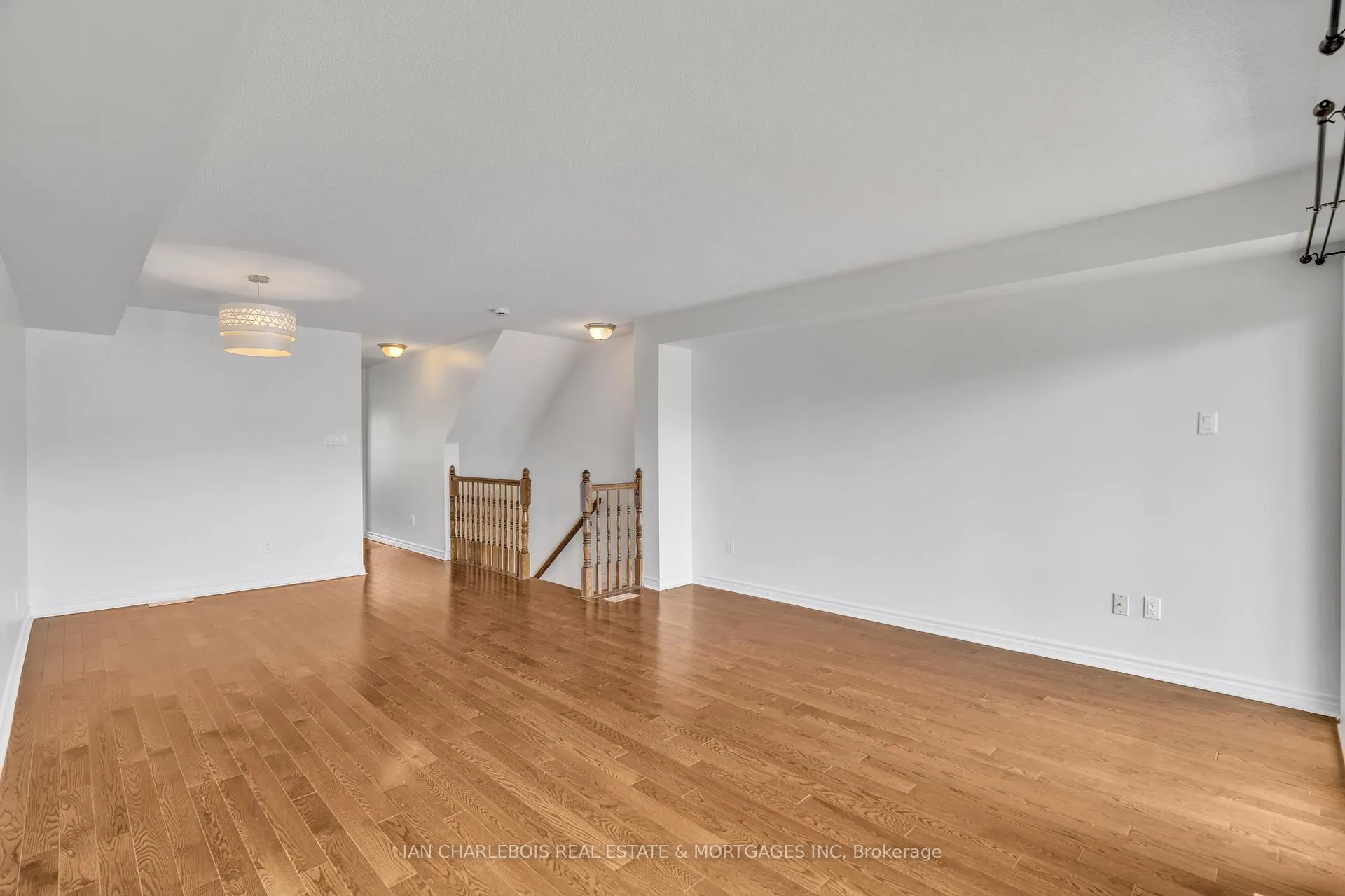 Photo 8 of Unit 10, 2382 Esprit Drive, Ottawa, Avalon East — HOMEH