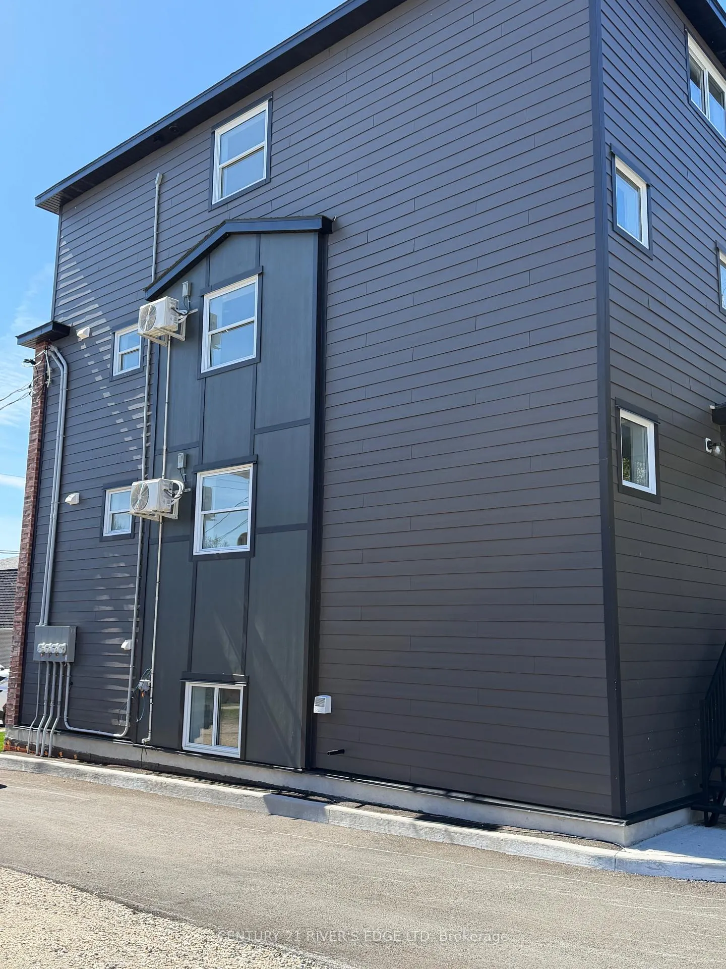 Photo 4 of 131 Gore Street E, Perth — HOMEH