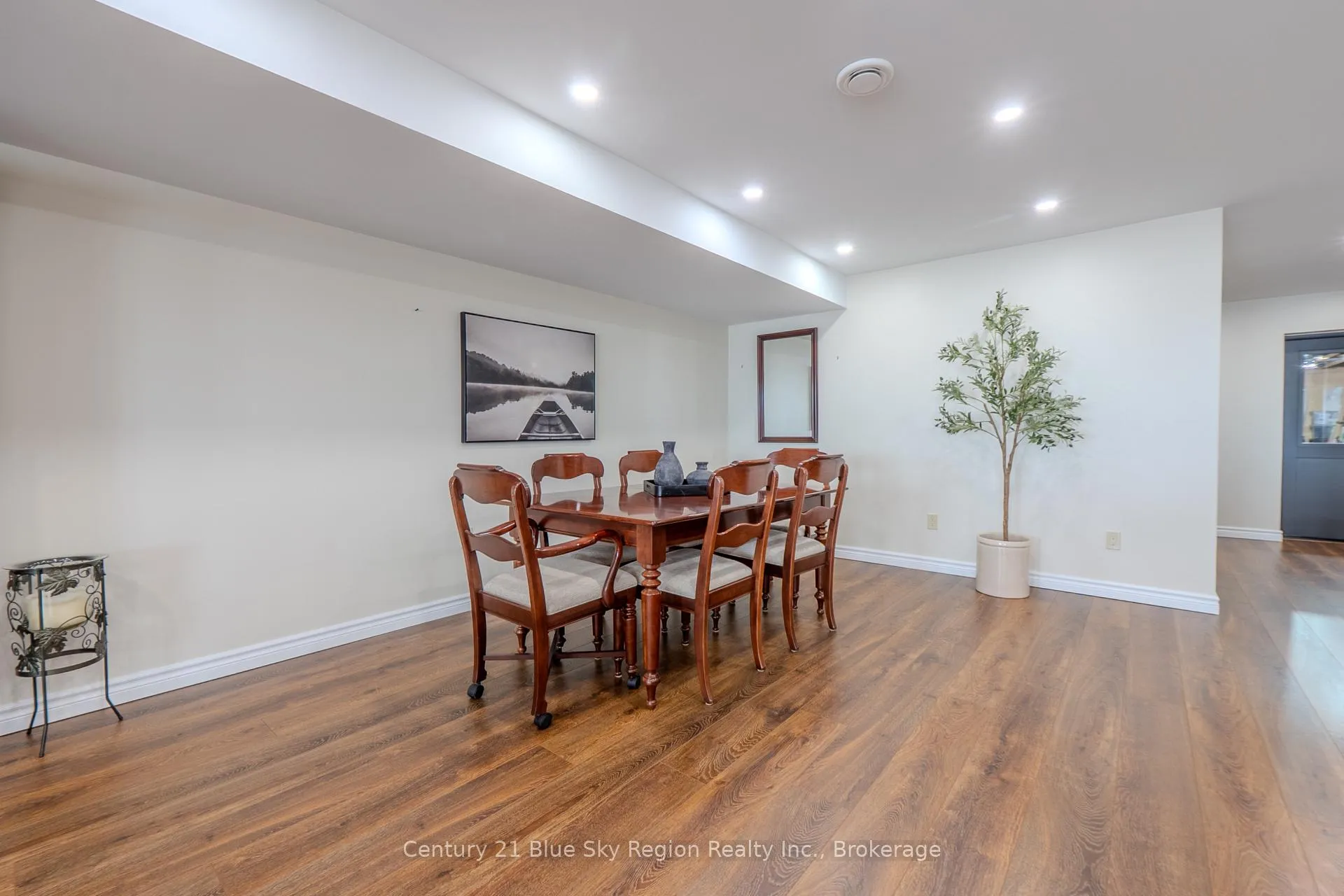 Photo 13 of 715 Lakeshore Drive, North Bay, Ferris — HOMEH