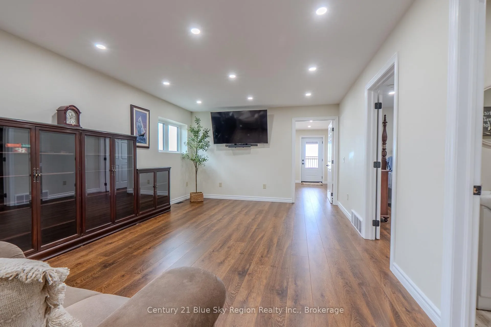 Photo 25 of 715 Lakeshore Drive, North Bay, Ferris — HOMEH