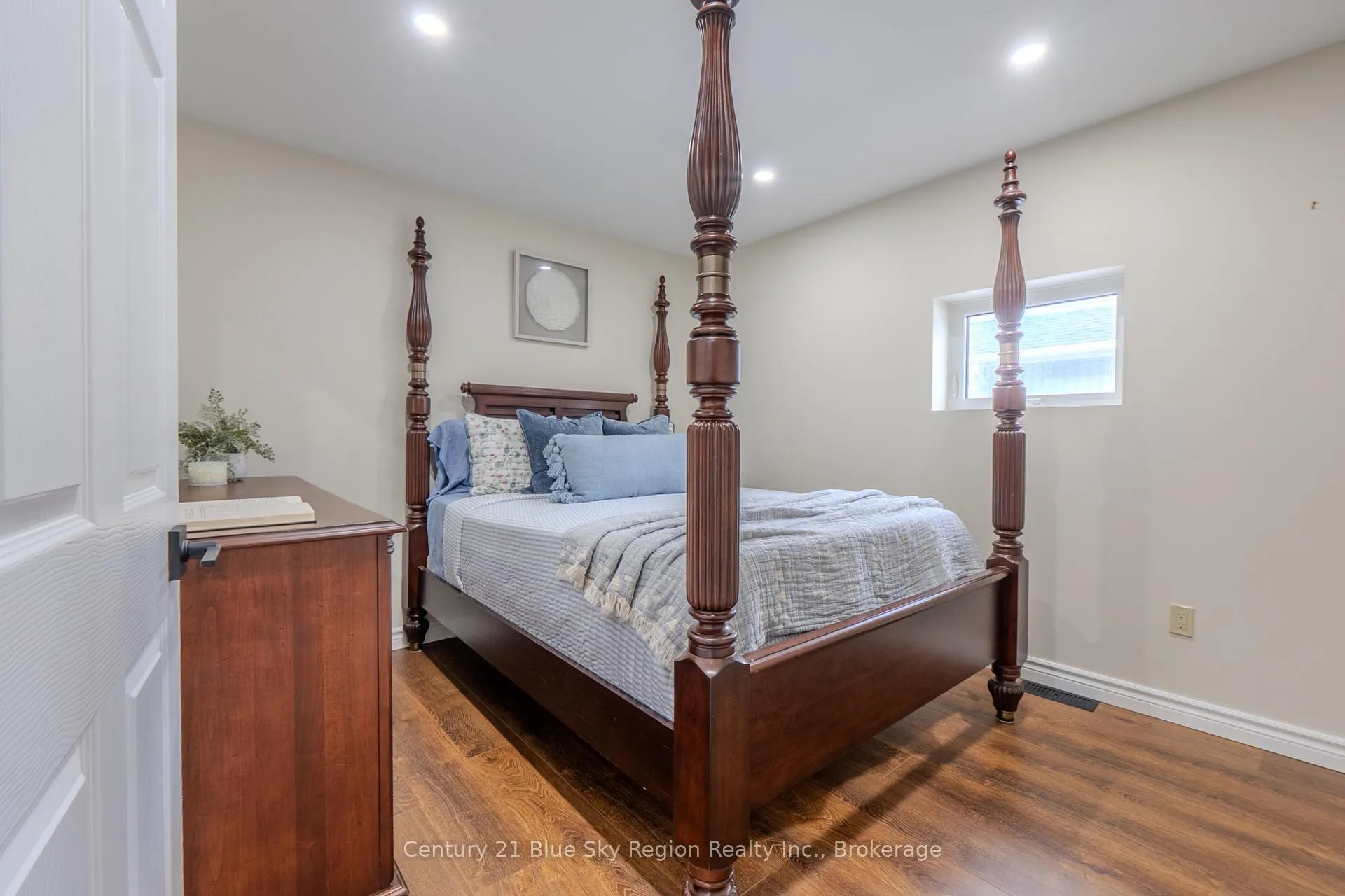 Photo 34 of 715 Lakeshore Drive, North Bay, Ferris — HOMEH