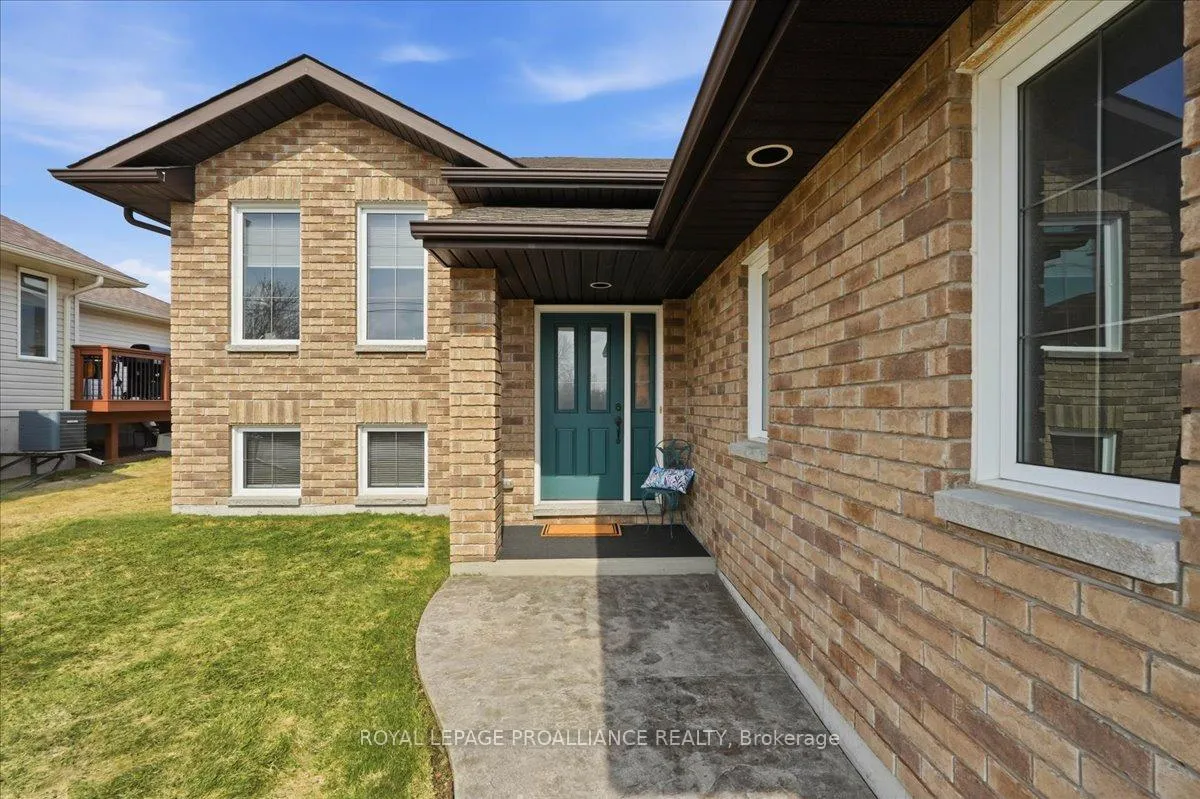 Photo 4 of 153 Lester Road, Quinte West, Sidney Ward — HOMEH