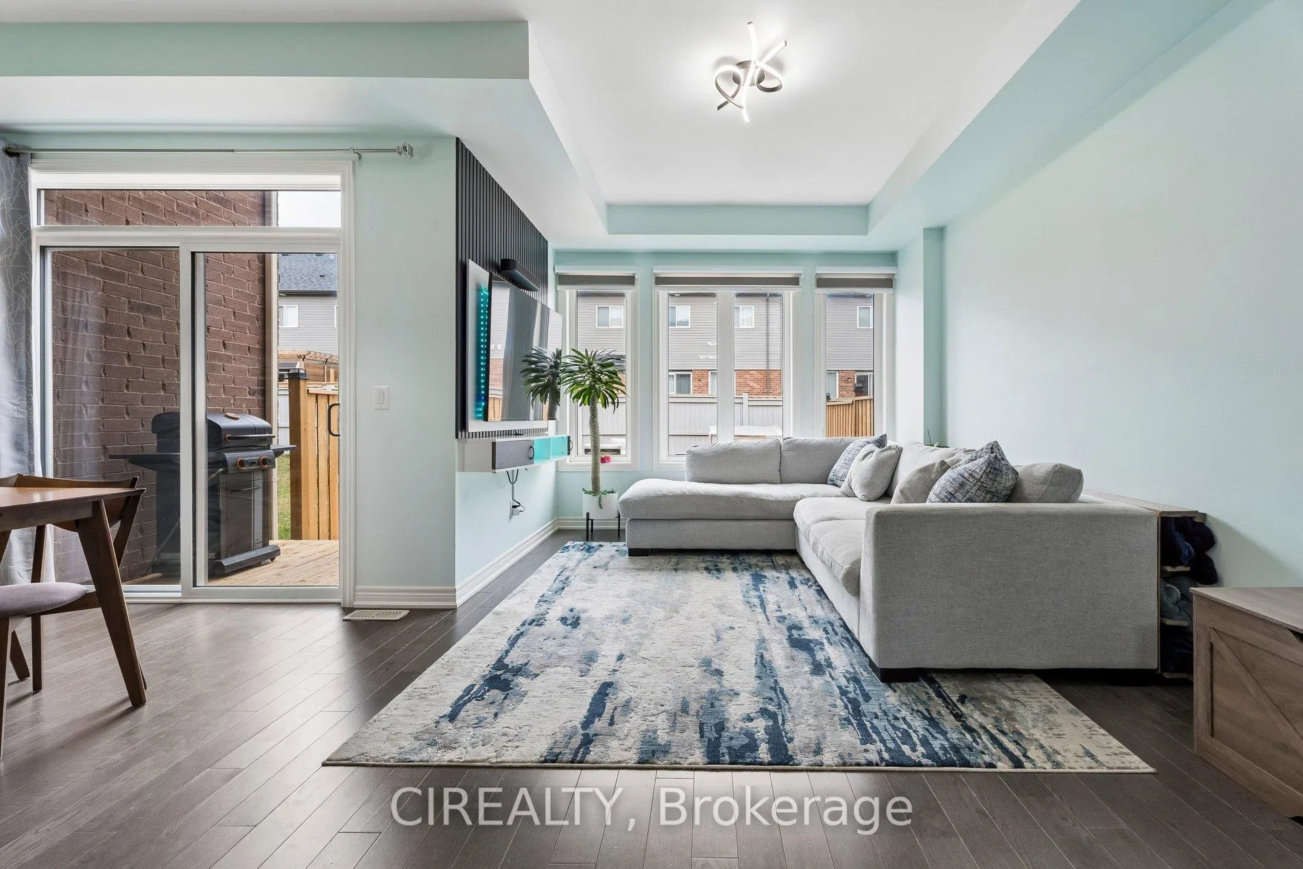 Photo 7 of 357 Raymond Road, Hamilton, Meadowlands — HOMEH