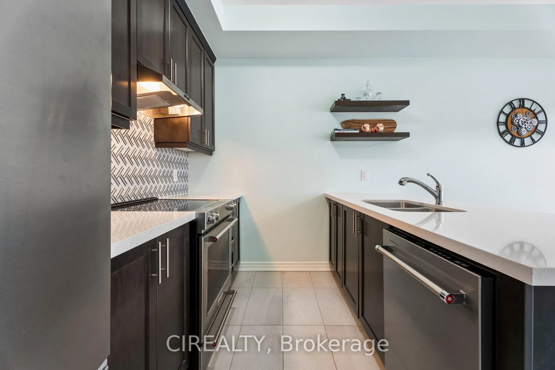 Photo 18 of 357 Raymond Road, Hamilton, Meadowlands — HOMEH