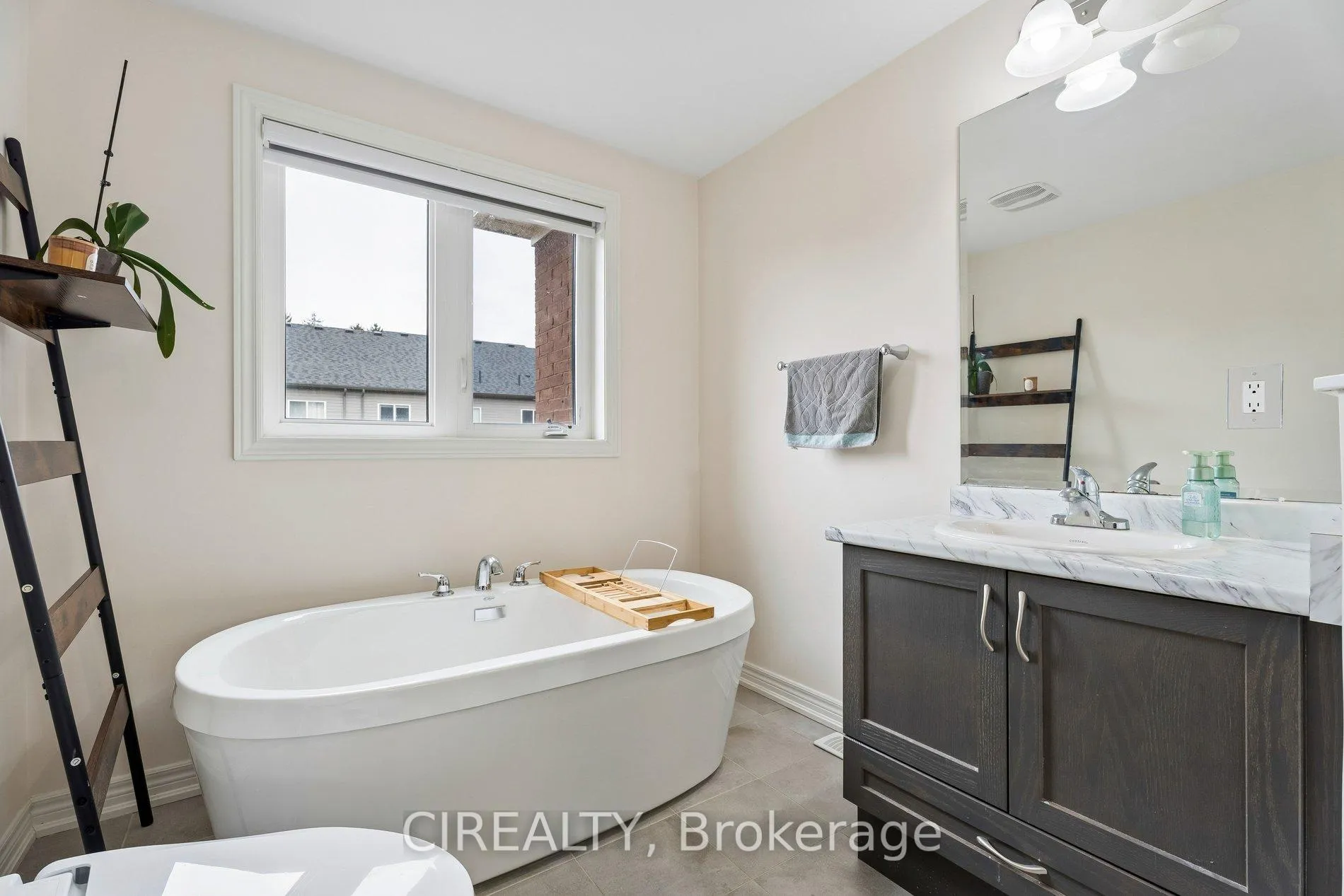 Photo 32 of 357 Raymond Road, Hamilton, Meadowlands — HOMEH